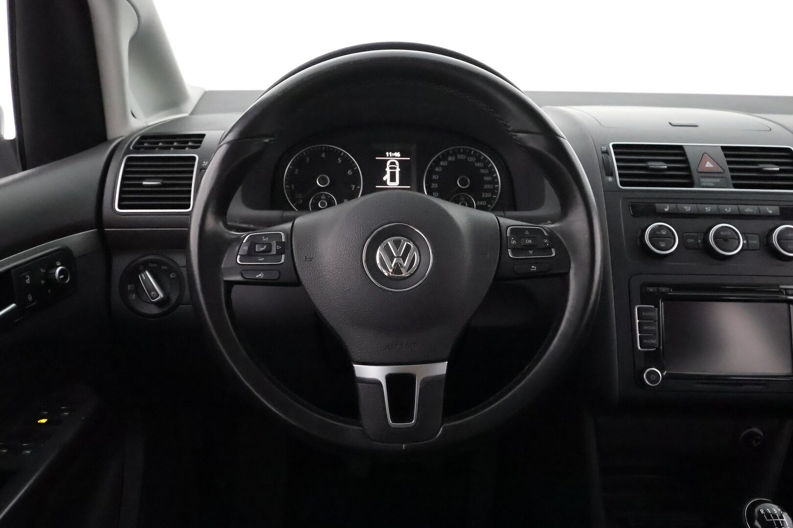 Volkswagen Touran 2015 Cross Touran 1.4 TSI 7-paik. **Koukku / Vakkari / P.kamera / Lohko / Nahkasisusta** - Kahdet renkaat