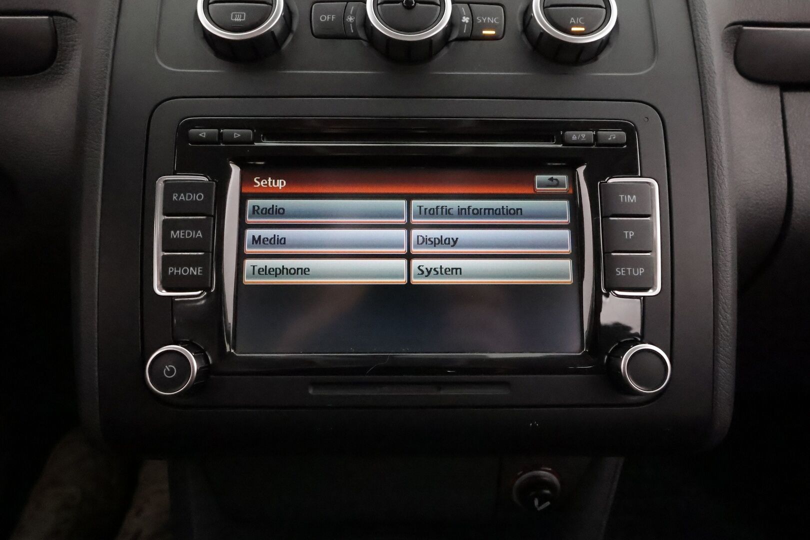 Volkswagen Touran 2015 Cross Touran 1.4 TSI 7-paik. **Koukku / Vakkari / P.kamera / Lohko / Nahkasisusta** - Kahdet renkaat