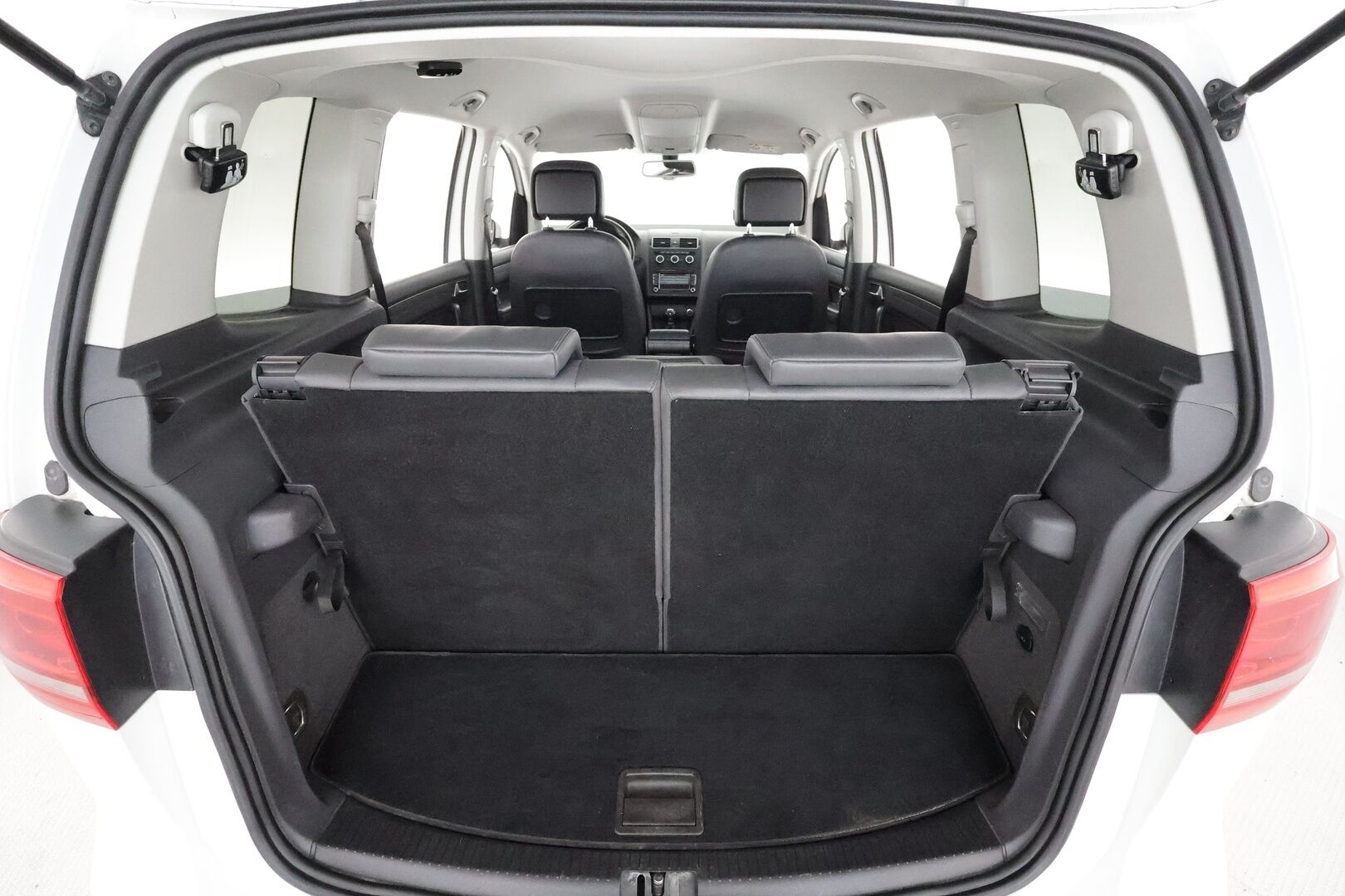 Volkswagen Touran 2015 Cross Touran 1.4 TSI 7-paik. **Koukku / Vakkari / P.kamera / Lohko / Nahkasisusta** - Kahdet renkaat