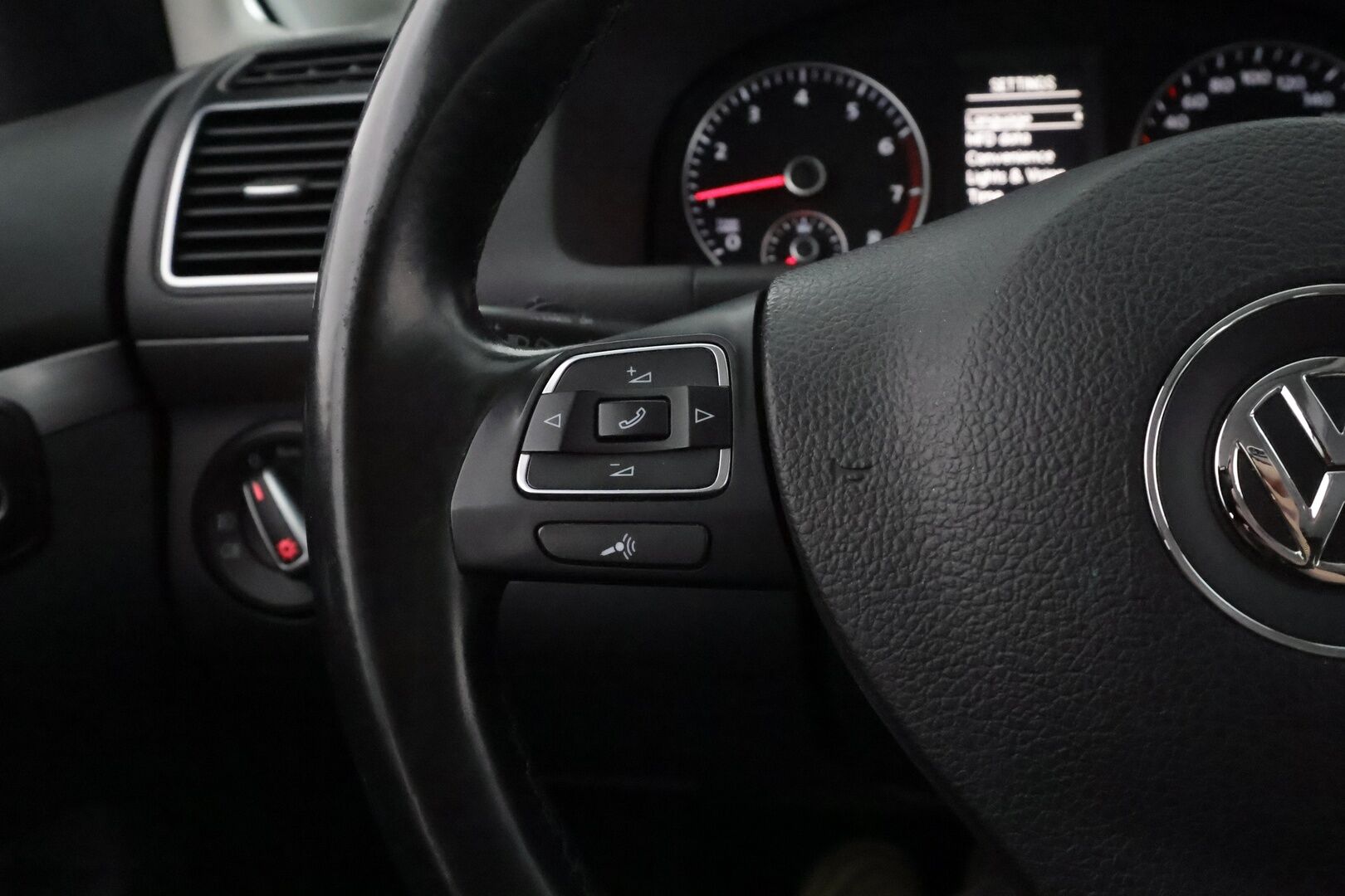 Volkswagen Touran 2015 Cross Touran 1.4 TSI 7-paik. **Koukku / Vakkari / P.kamera / Lohko / Nahkasisusta** - Kahdet renkaat