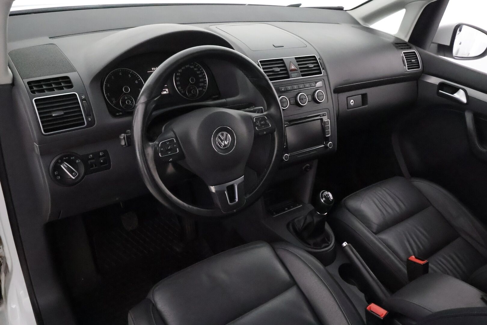 Volkswagen Touran 2015 Cross Touran 1.4 TSI 7-paik. **Koukku / Vakkari / P.kamera / Lohko / Nahkasisusta** - Kahdet renkaat