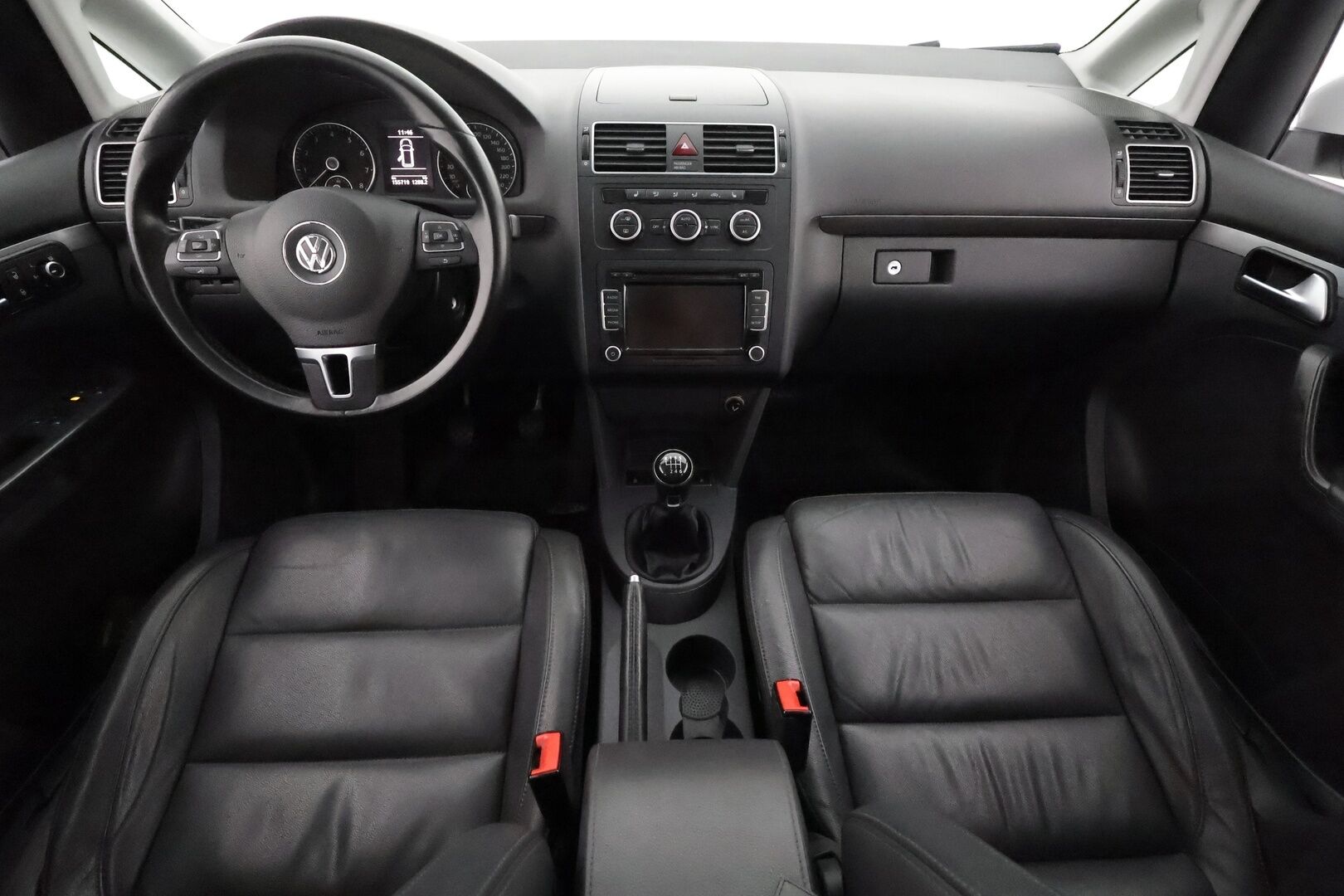Volkswagen Touran 2015 Cross Touran 1.4 TSI 7-paik. **Koukku / Vakkari / P.kamera / Lohko / Nahkasisusta** - Kahdet renkaat