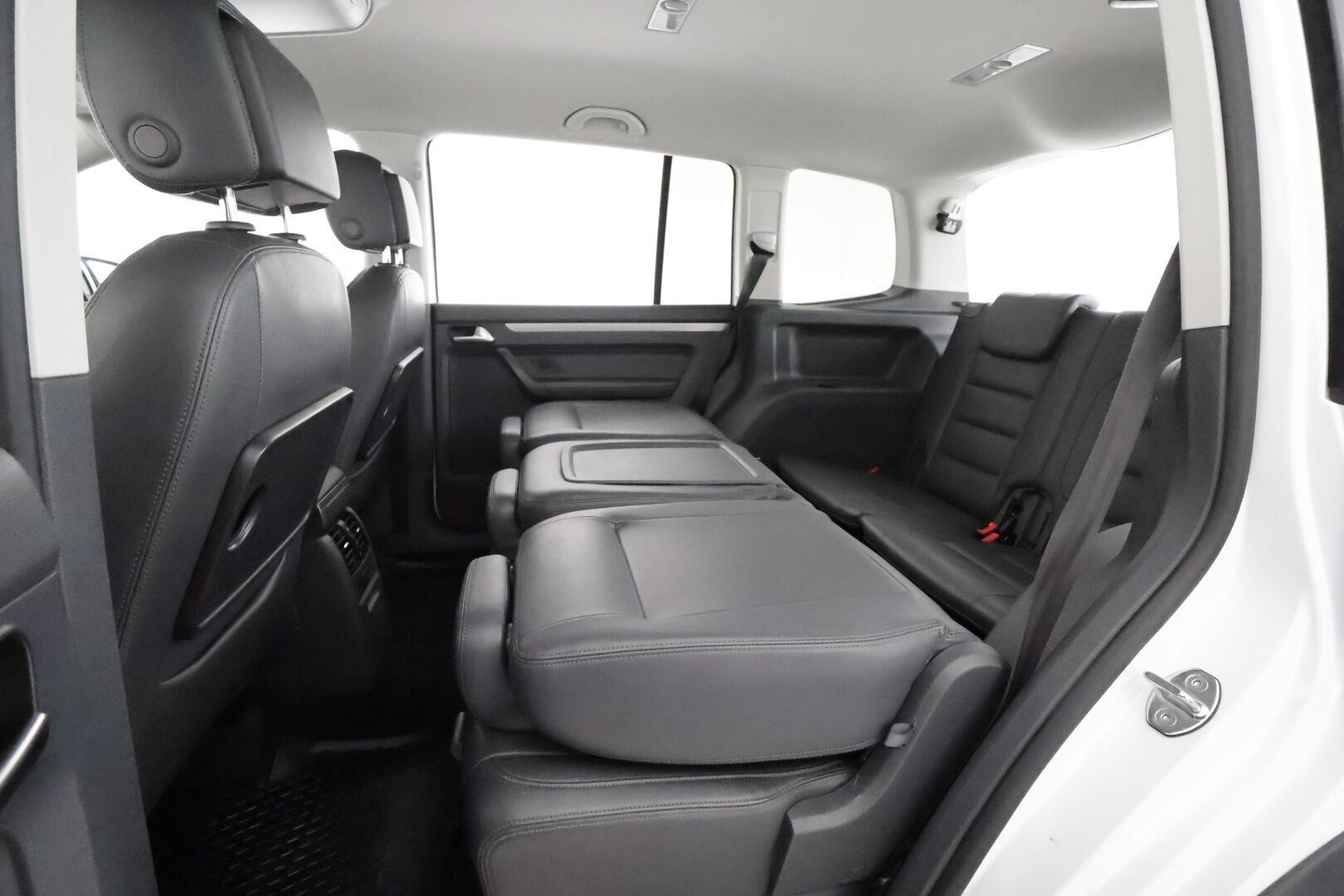 Volkswagen Touran 2015 Cross Touran 1.4 TSI 7-paik. **Koukku / Vakkari / P.kamera / Lohko / Nahkasisusta** - Kahdet renkaat