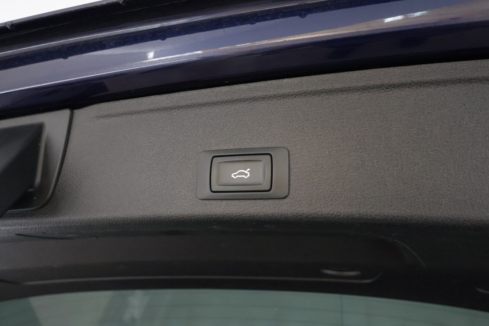 Audi A4 2019 Avant Business Sport Comfort Edition 40 TDI 140 kW quattro S tronic *B&O / Nahkasisusta / Webasto / Koukku / Matrix-LED* - 2 X Renkaat & Vanteet / Suomi Auto