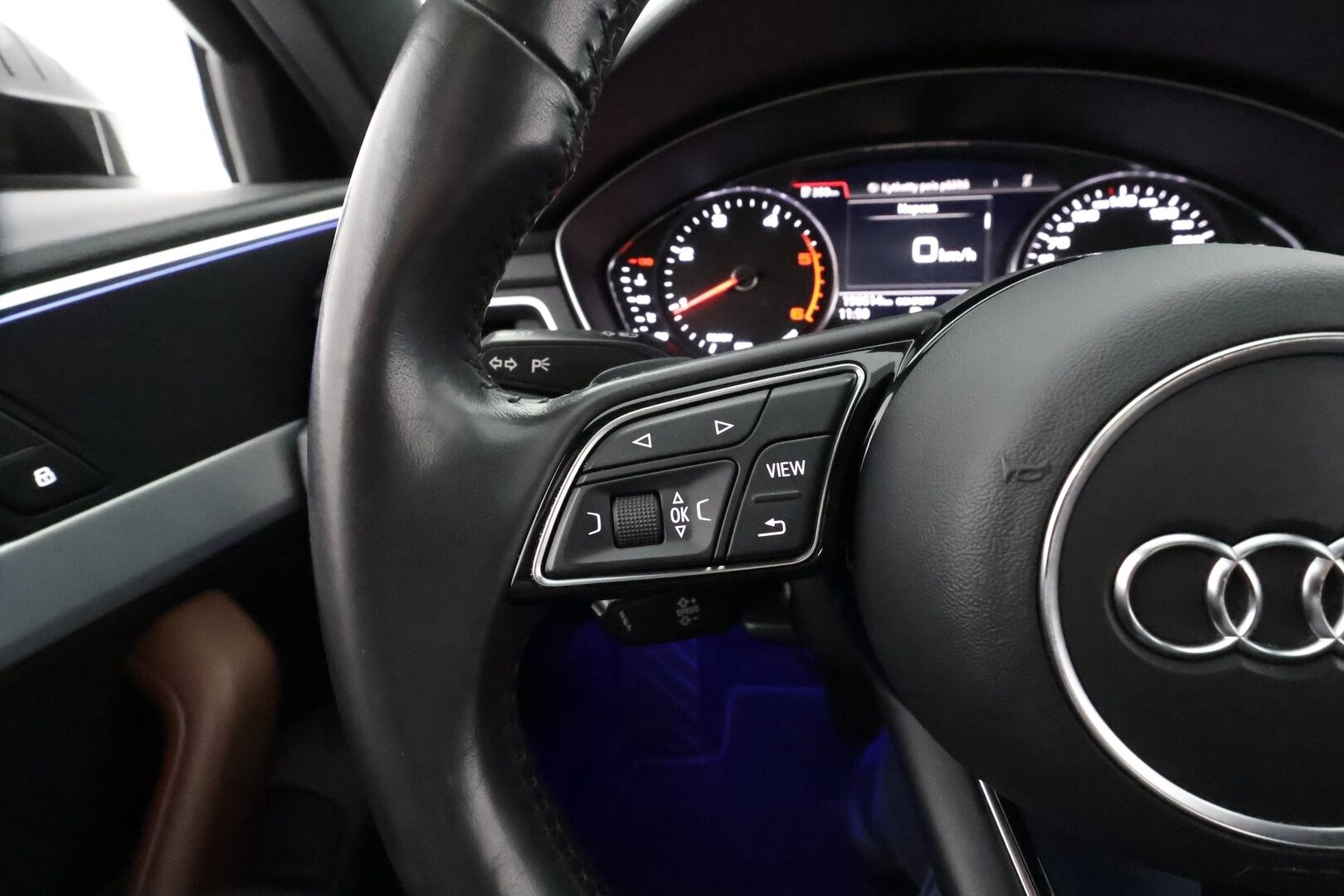 Audi A4 2019 Avant Business Sport Comfort Edition 40 TDI 140 kW quattro S tronic *B&O / Nahkasisusta / Webasto / Koukku / Matrix-LED* - 2 X Renkaat & Vanteet / Suomi Auto