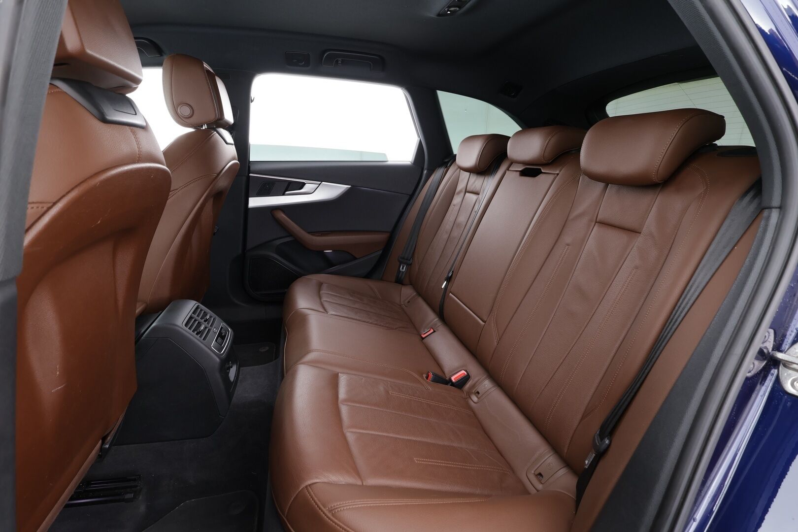 Audi A4 2019 Avant Business Sport Comfort Edition 40 TDI 140 kW quattro S tronic *B&O / Nahkasisusta / Webasto / Koukku / Matrix-LED* - 2 X Renkaat & Vanteet / Suomi Auto