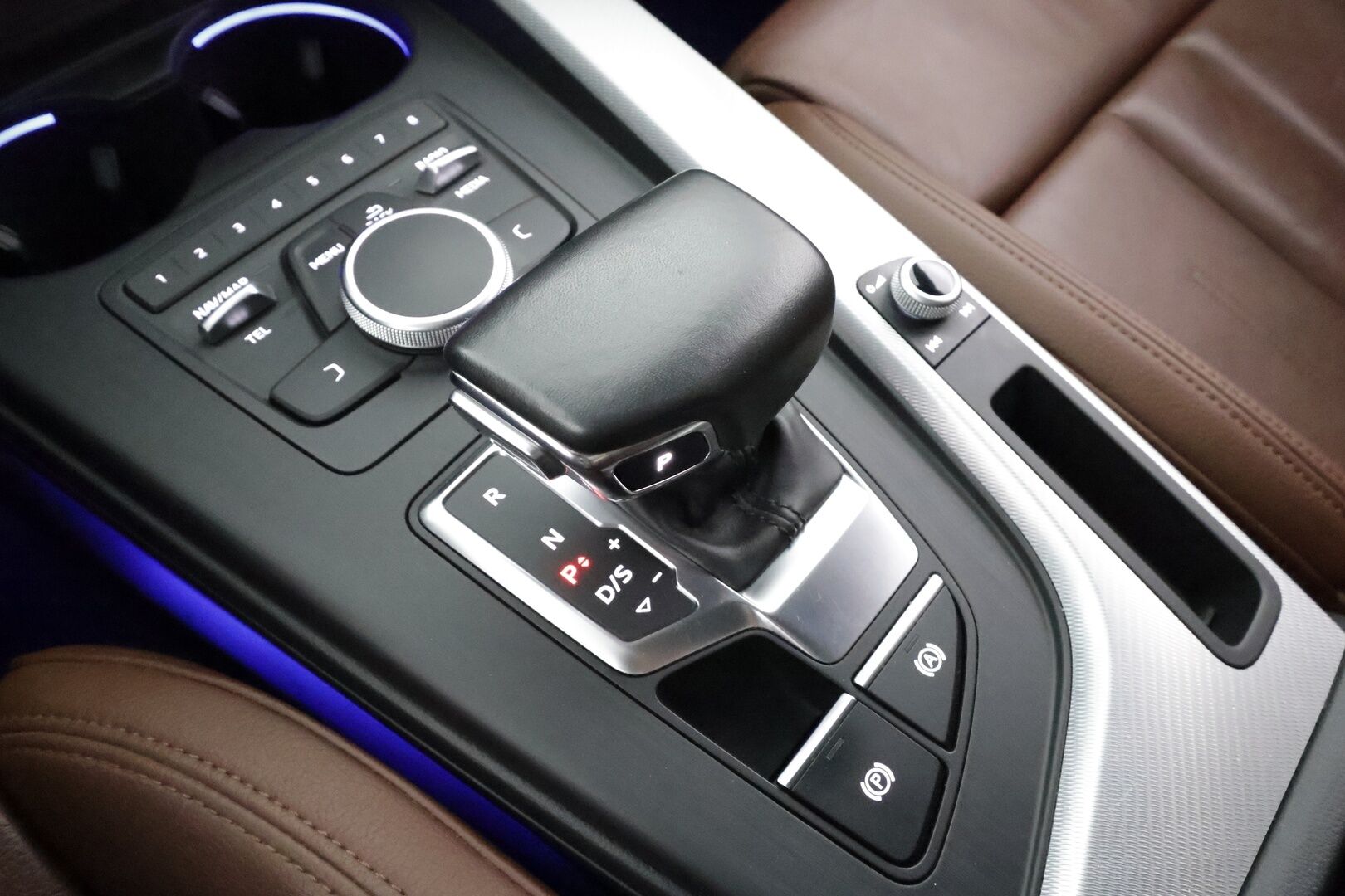 Audi A4 2019 Avant Business Sport Comfort Edition 40 TDI 140 kW quattro S tronic *B&O / Nahkasisusta / Webasto / Koukku / Matrix-LED* - 2 X Renkaat & Vanteet / Suomi Auto