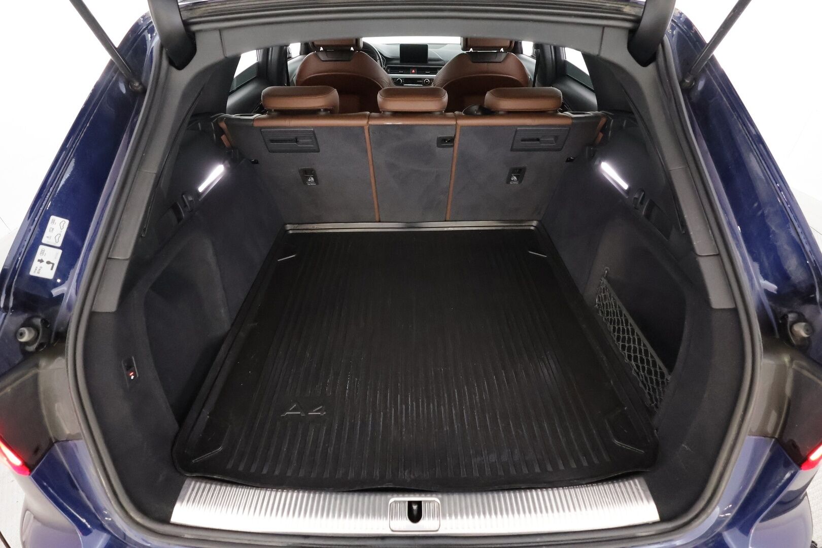 Audi A4 2019 Avant Business Sport Comfort Edition 40 TDI 140 kW quattro S tronic *B&O / Nahkasisusta / Webasto / Koukku / Matrix-LED* - 2 X Renkaat & Vanteet / Suomi Auto