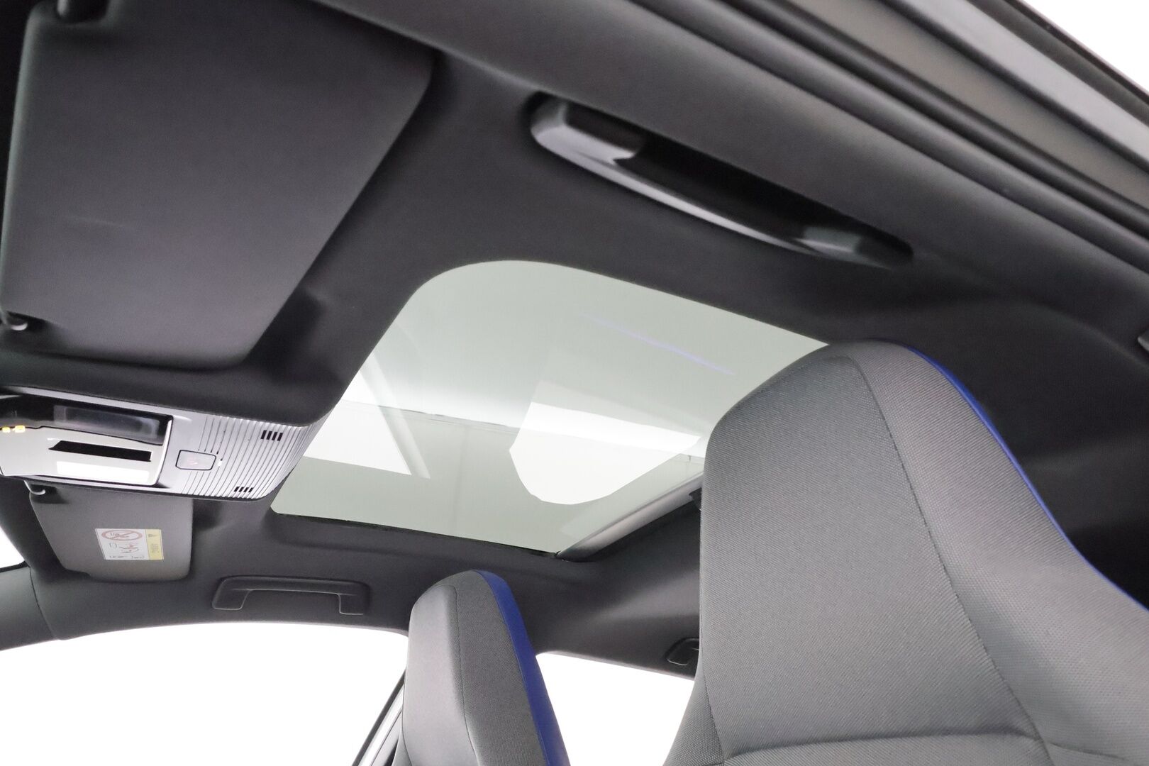 Volkswagen Golf 2023 GTE 180 kW (PHEV) DSG * ACC / HUD / Webasto / Kattoluukku / Sporttipenkit / P.kamera / IQ.Light / Keyless / Navi * - Suomi-auto / Kahdet renkaat aluvanteilla 