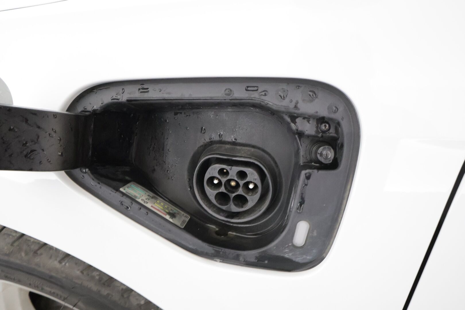 Volkswagen Golf 2023 GTE 180 kW (PHEV) DSG * ACC / HUD / Webasto / Kattoluukku / Sporttipenkit / P.kamera / IQ.Light / Keyless / Navi * - Suomi-auto / Kahdet renkaat aluvanteilla 