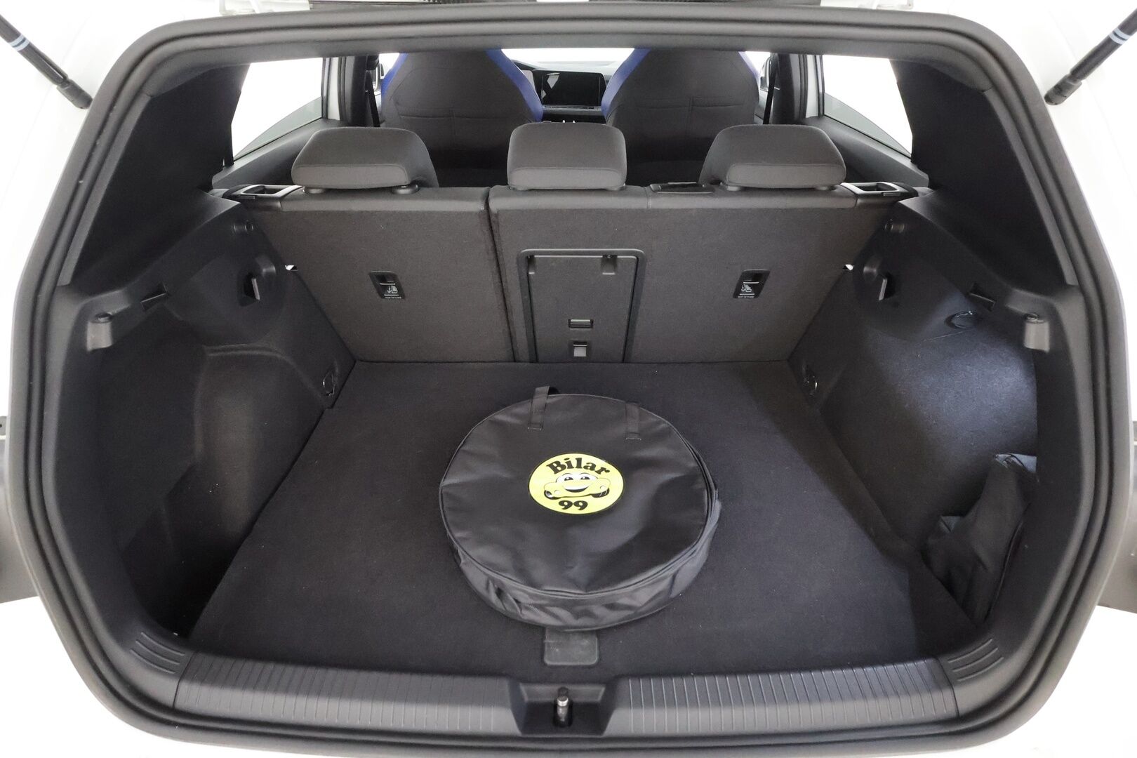 Volkswagen Golf 2023 GTE 180 kW (PHEV) DSG * ACC / HUD / Webasto / Kattoluukku / Sporttipenkit / P.kamera / IQ.Light / Keyless / Navi * - Suomi-auto / Kahdet renkaat aluvanteilla 
