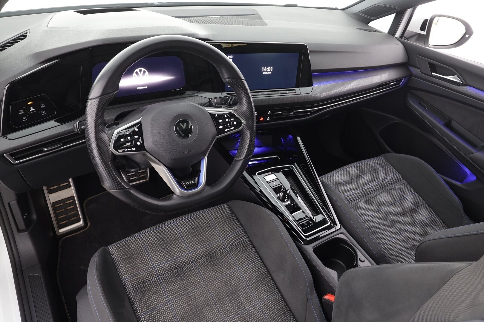 Volkswagen Golf 2023 GTE 180 kW (PHEV) DSG * ACC / HUD / Webasto / Kattoluukku / Sporttipenkit / P.kamera / IQ.Light / Keyless / Navi * - Suomi-auto / Kahdet renkaat aluvanteilla 