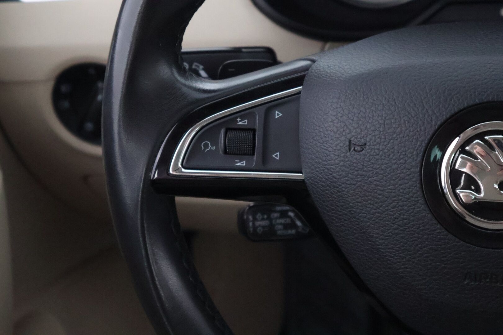 Skoda Octavia 2019 Combi 1,6 TDI Style DSG Autom. - Suomiauto / Webasto / Adapt.Vakkari / Canton Premium Sound / Peruutuskamera / Vaaleat Puolinahat / Huippuvarusteet!