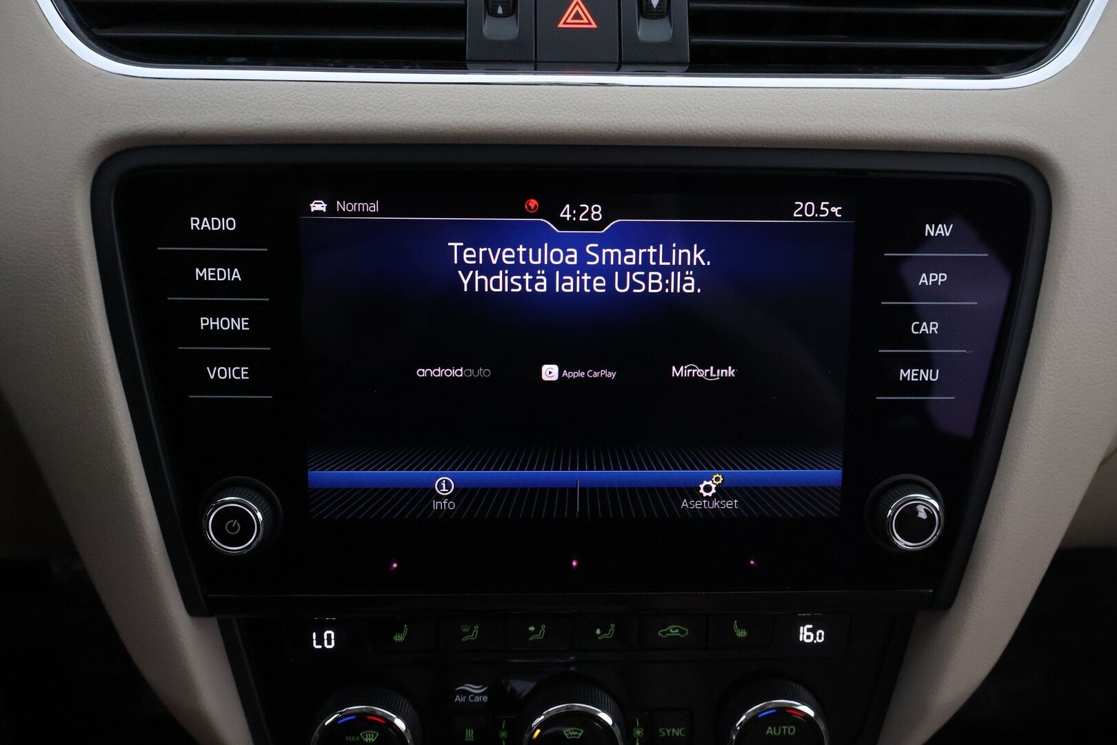 Skoda Octavia 2019 Combi 1,6 TDI Style DSG Autom. - Suomiauto / Webasto / Adapt.Vakkari / Canton Premium Sound / Peruutuskamera / Vaaleat Puolinahat / Huippuvarusteet! - HULLU BLACKWEEK KORKOTARJOUS 2,49%