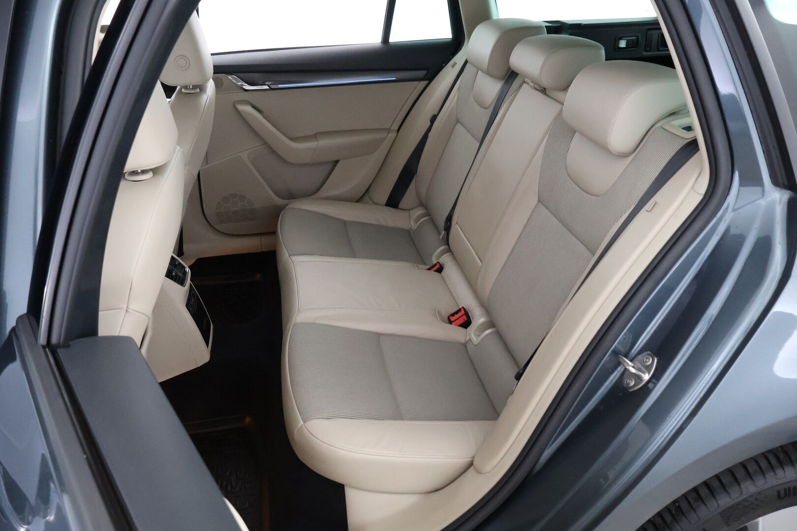 Skoda Octavia 2019 Combi 1,6 TDI Style DSG Autom. - Suomiauto / Webasto / Adapt.Vakkari / Canton Premium Sound / Peruutuskamera / Vaaleat Puolinahat / Huippuvarusteet!
