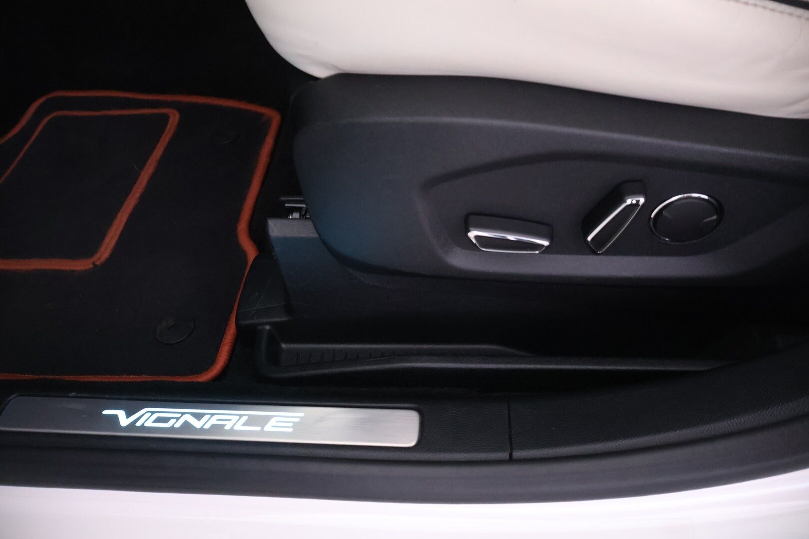 Ford Edge 2019 2,0 TDCi Bi-Turbo EcoBlue 240hv A8 Vignale 5-ovinen - Suomi-auto | B&O | Adapt. vakkari | Webasto | Navi | BLIS | P.kamera | CarPlay | Koukku | 2x renkaat |