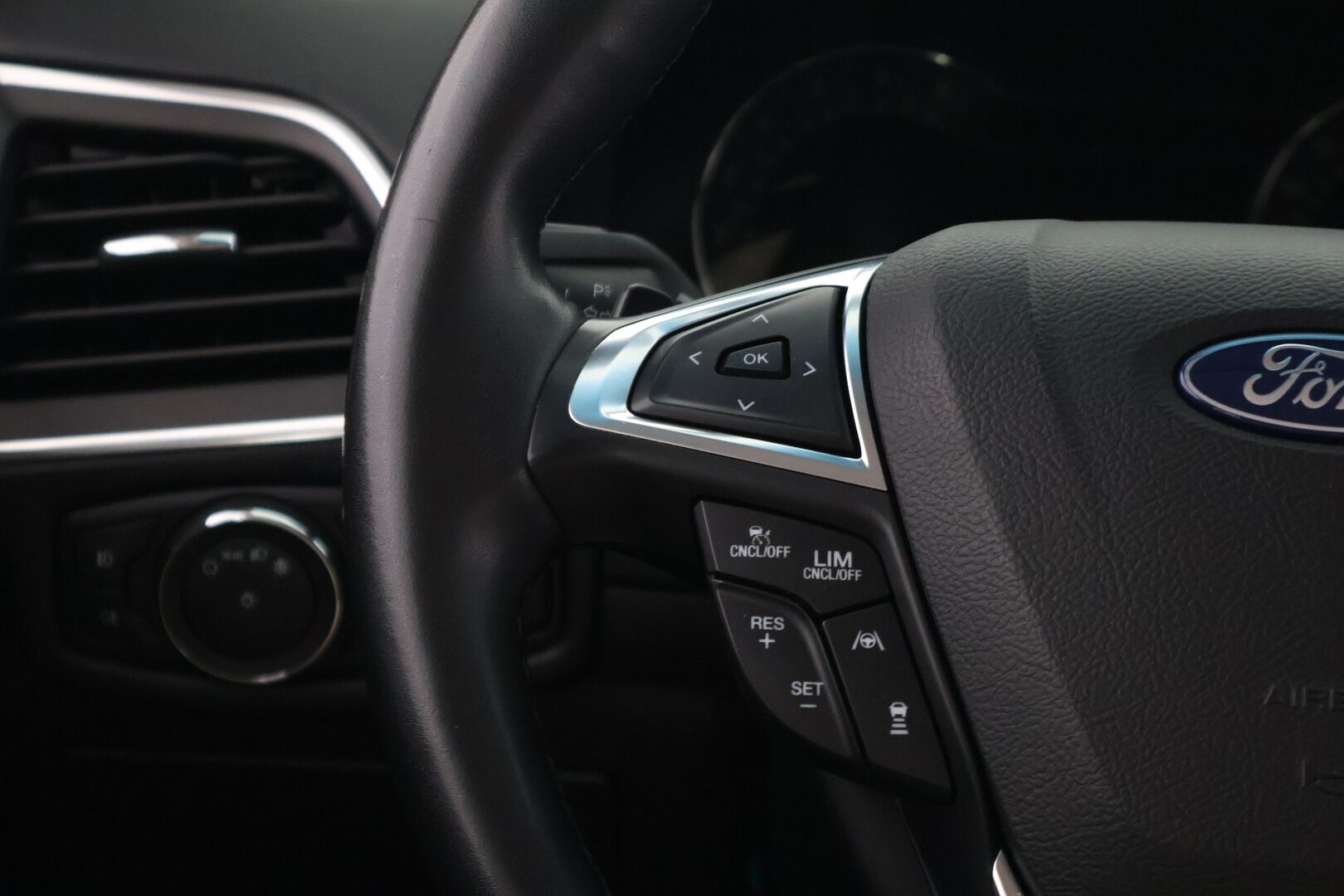 Ford Edge 2019 2,0 TDCi Bi-Turbo EcoBlue 240hv A8 Vignale 5-ovinen - Suomi-auto | B&O | Adapt. vakkari | Webasto | Navi | BLIS | P.kamera | CarPlay | Koukku | 2x renkaat |