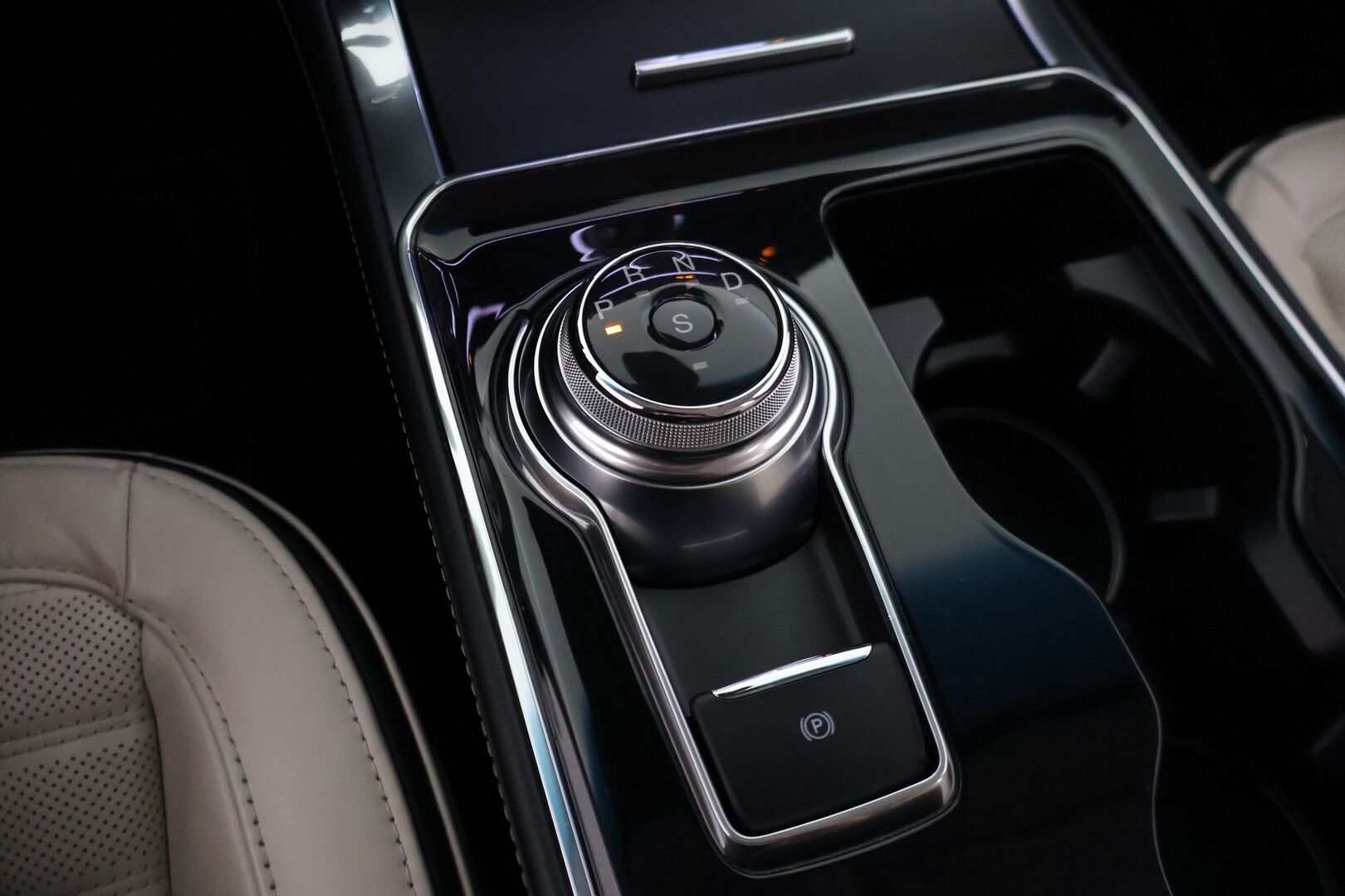 Ford Edge 2019 2,0 TDCi Bi-Turbo EcoBlue 240hv A8 Vignale 5-ovinen - Suomi-auto | B&O | Adapt. vakkari | Webasto | Navi | BLIS | P.kamera | CarPlay | Koukku | 2x renkaat |