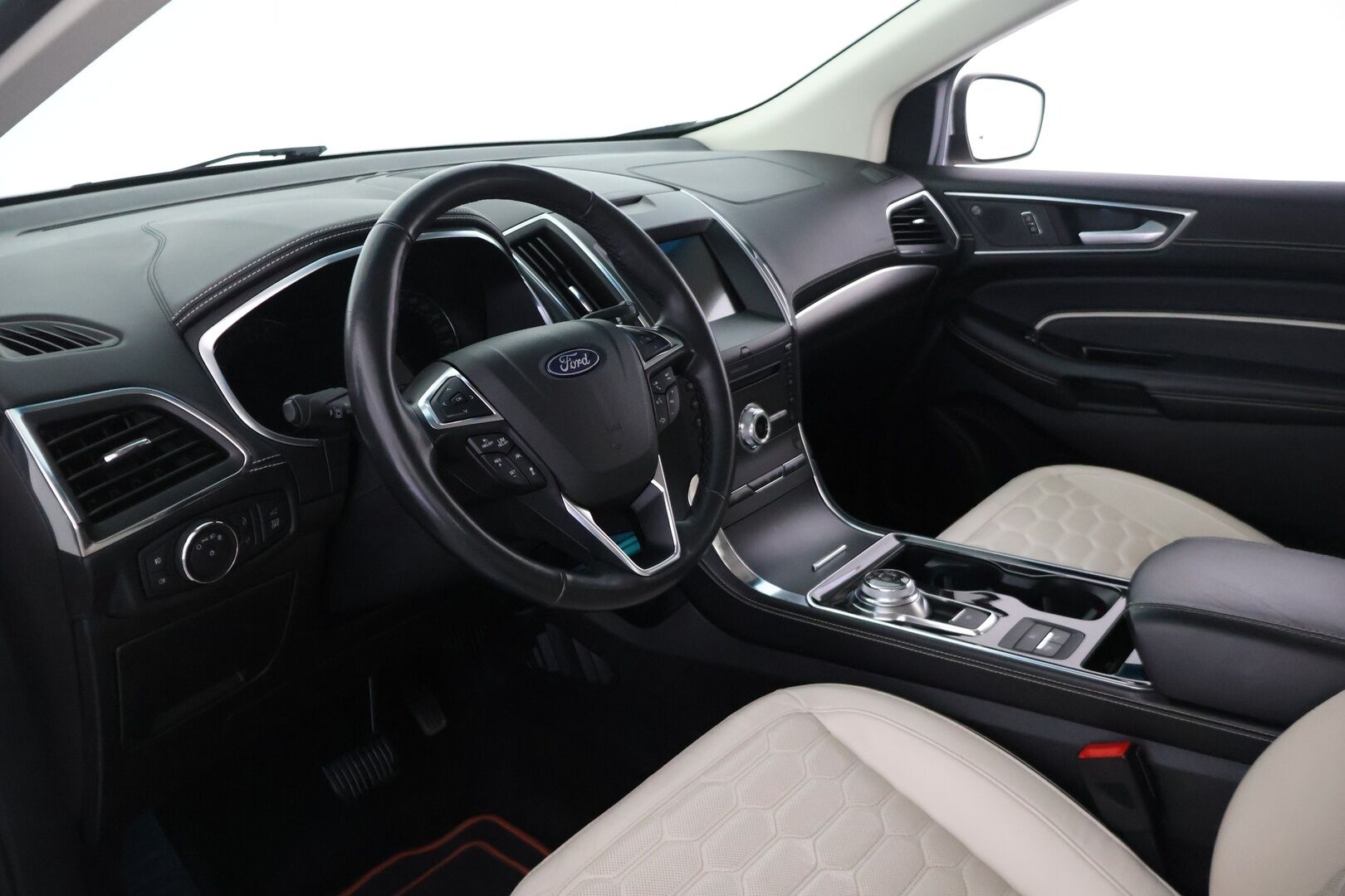 Ford Edge 2019 2,0 TDCi Bi-Turbo EcoBlue 240hv A8 Vignale 5-ovinen - Suomi-auto | B&O | Adapt. vakkari | Webasto | Navi | BLIS | P.kamera | CarPlay | Koukku | 2x renkaat |