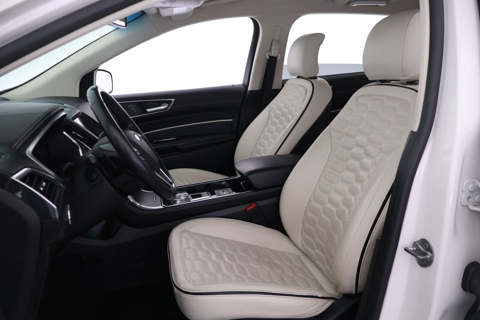 Ford Edge 2019 2,0 TDCi Bi-Turbo EcoBlue 240hv A8 Vignale 5-ovinen - Suomi-auto | B&O | Adapt. vakkari | Webasto | Navi | BLIS | P.kamera | CarPlay | Koukku | 2x renkaat |