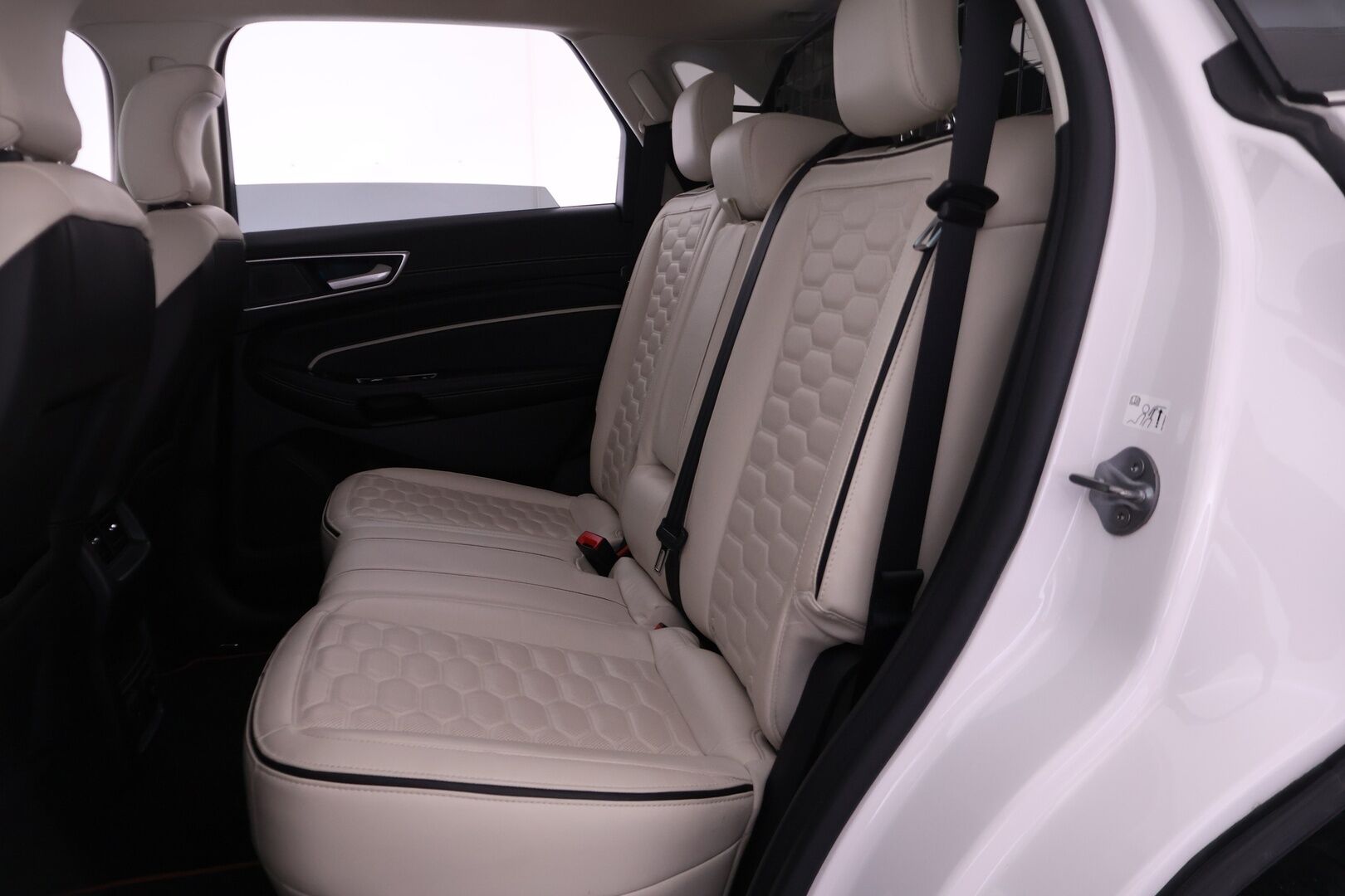 Ford Edge 2019 2,0 TDCi Bi-Turbo EcoBlue 240hv A8 Vignale 5-ovinen - Suomi-auto | B&O | Adapt. vakkari | Webasto | Navi | BLIS | P.kamera | CarPlay | Koukku | 2x renkaat |