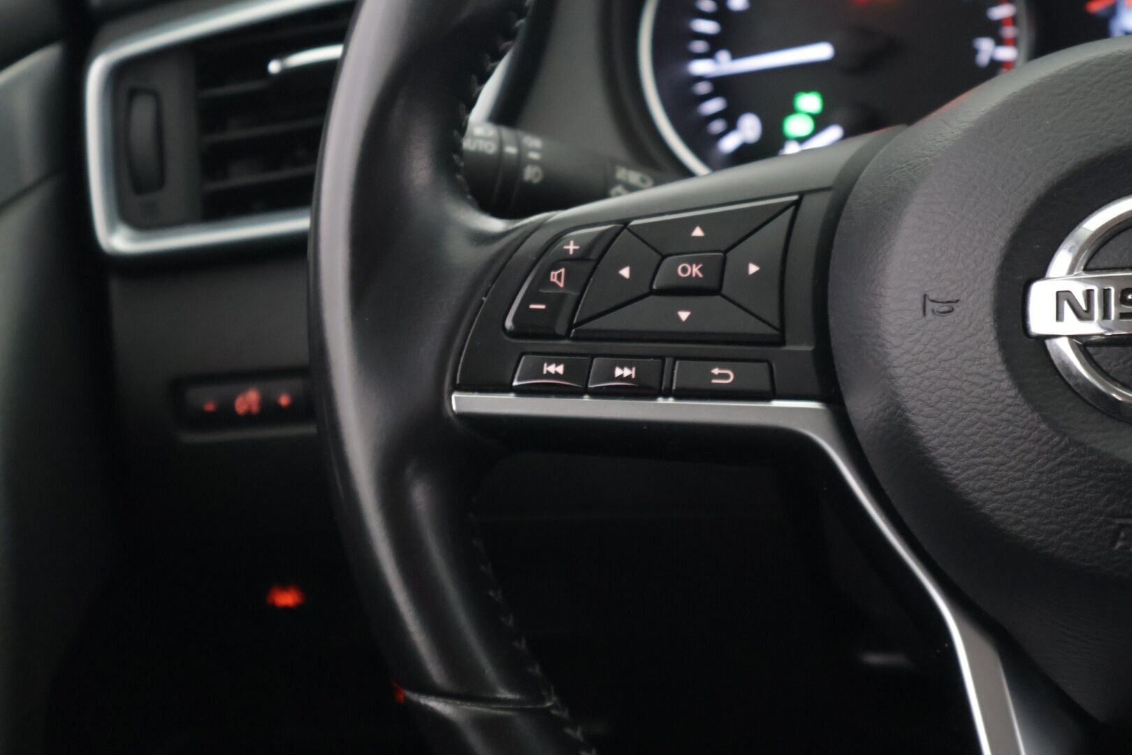Nissan Qashqai 2019 DIG-T 160 N-Connecta 2WD DCT, NNC *1-om. Suomi-auto / Vakkari / 360° Kamera / Apple&Android / Navi* - 2x renkaat aluvanteilla / Lohko+sisäpuhallin / Huoltokirja