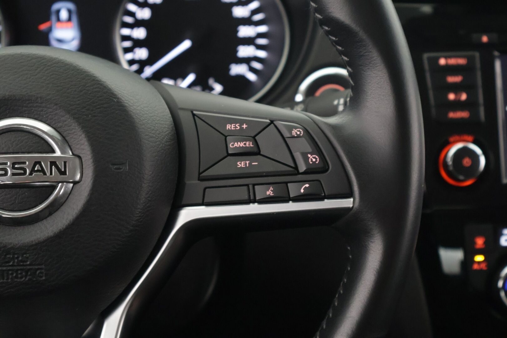Nissan Qashqai 2019 DIG-T 160 N-Connecta 2WD DCT, NNC *1-om. Suomi-auto / Vakkari / 360° Kamera / Apple&Android / Navi* - 2x renkaat aluvanteilla / Lohko+sisäpuhallin / Huoltokirja