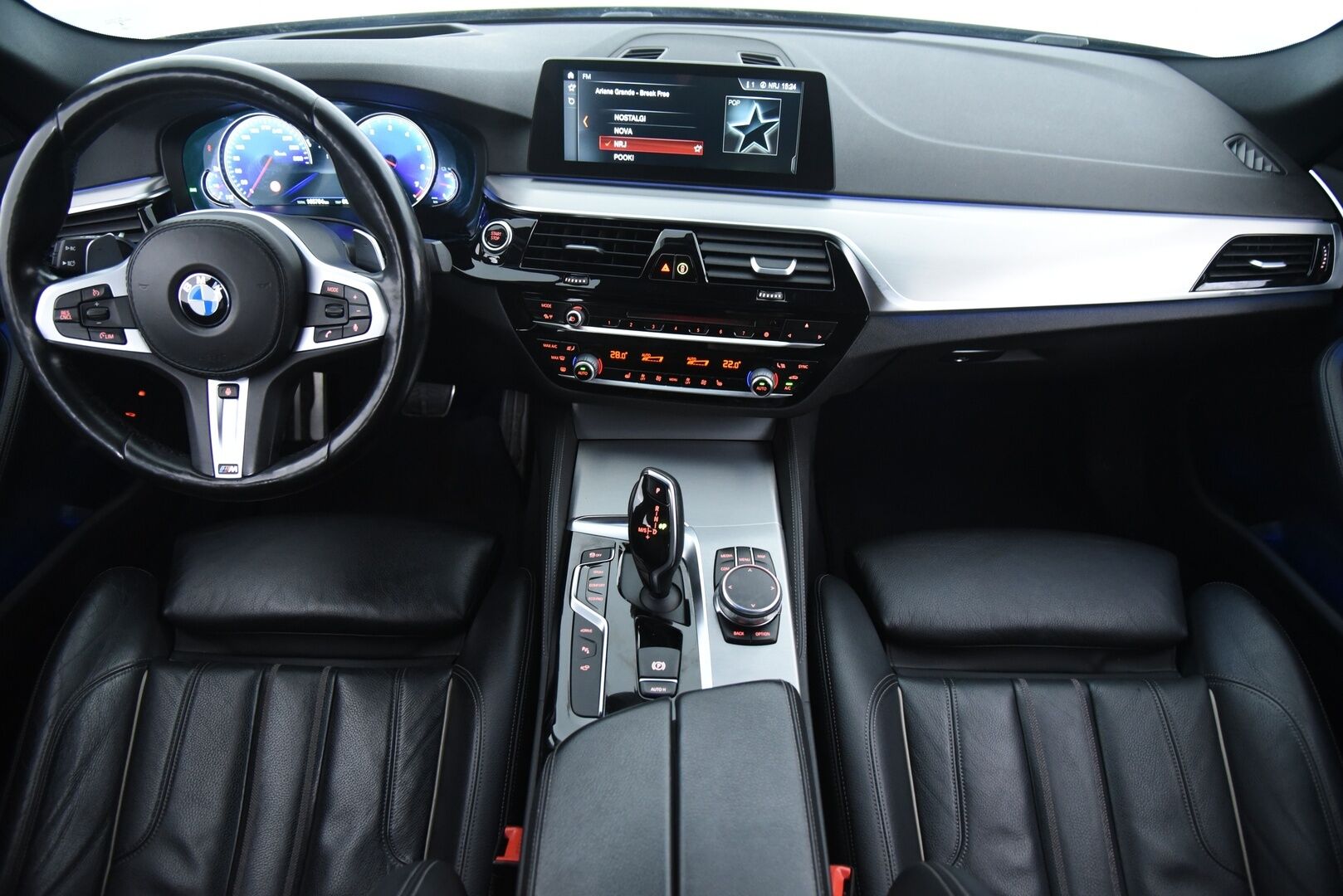 BMW 530 2018 G30 Sedan 530e A Charged Edition M Sport / Adapt.LED / 360-kamera / HUD / Blis / Hifi - Nahka sportti-penkit / Täydellä M-sport paketilla / Seuraava huolto 10/2026