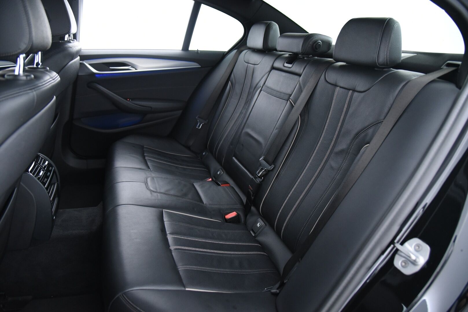 BMW 530 2018 G30 Sedan 530e A Charged Edition M Sport / Adapt.LED / 360-kamera / HUD / Blis / Hifi - Nahka sportti-penkit / Täydellä M-sport paketilla / Seuraava huolto 10/2026