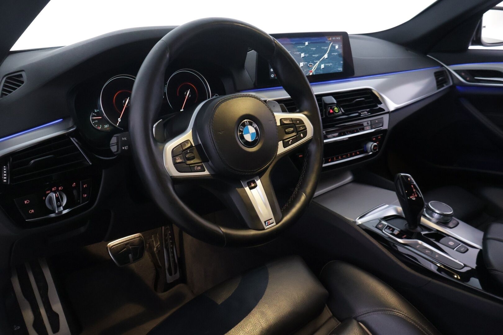 BMW 530 2018 G30 Sedan 530e A Charged Edition M Sport - | M Sport | Adapt.LED | 360-kamera | HUD | Blis | Hifi