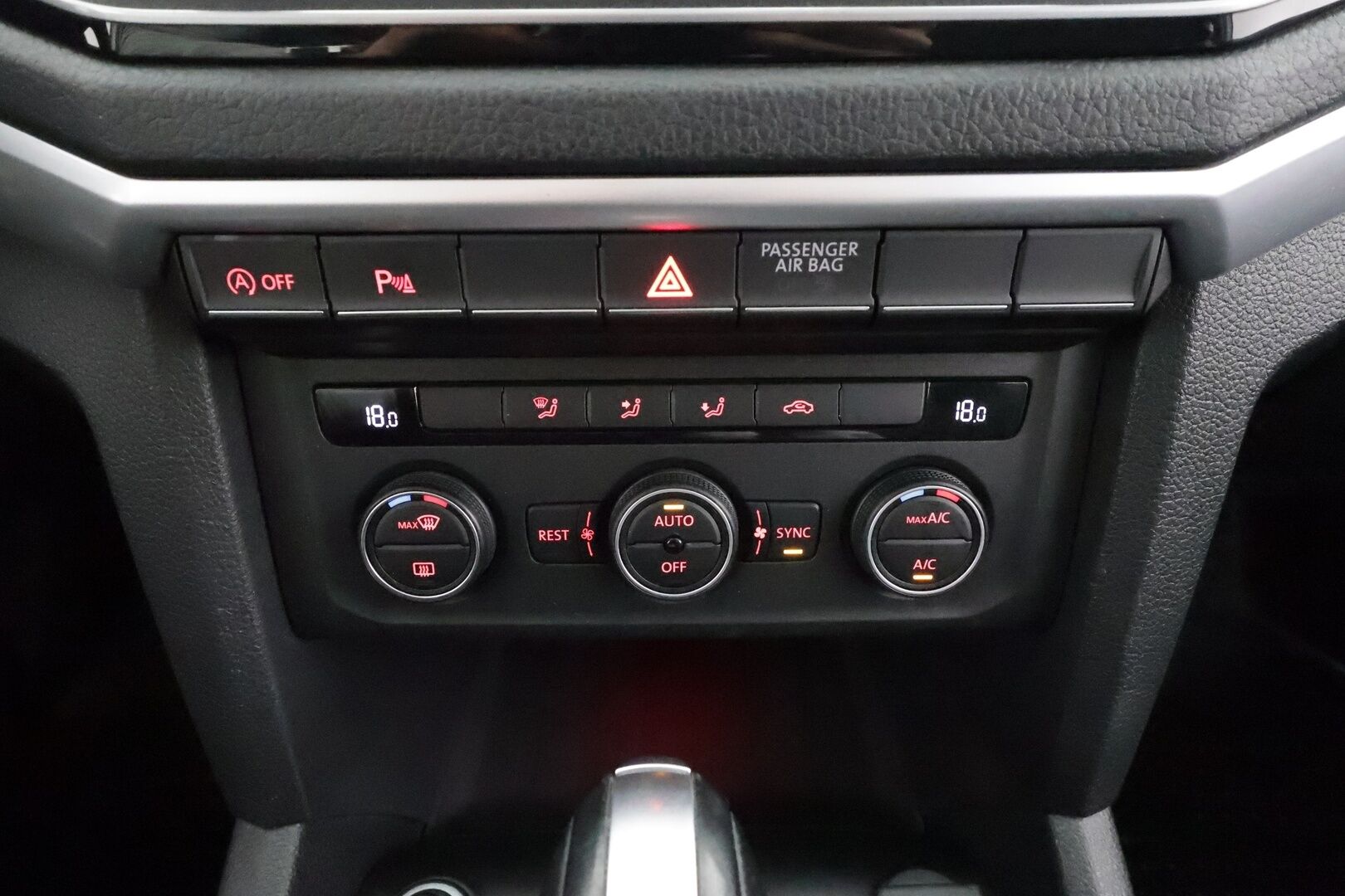 Volkswagen Amarok 2018 DC 3080 -->3300kg Highline 3,0 TDI 150kW 4MOTION 3300kg ilman takaistuimia - *Vakkari | Webasto | Koukku | P.kamera | Suomi-auto | Kattavat huollot | Karjapuskuri*