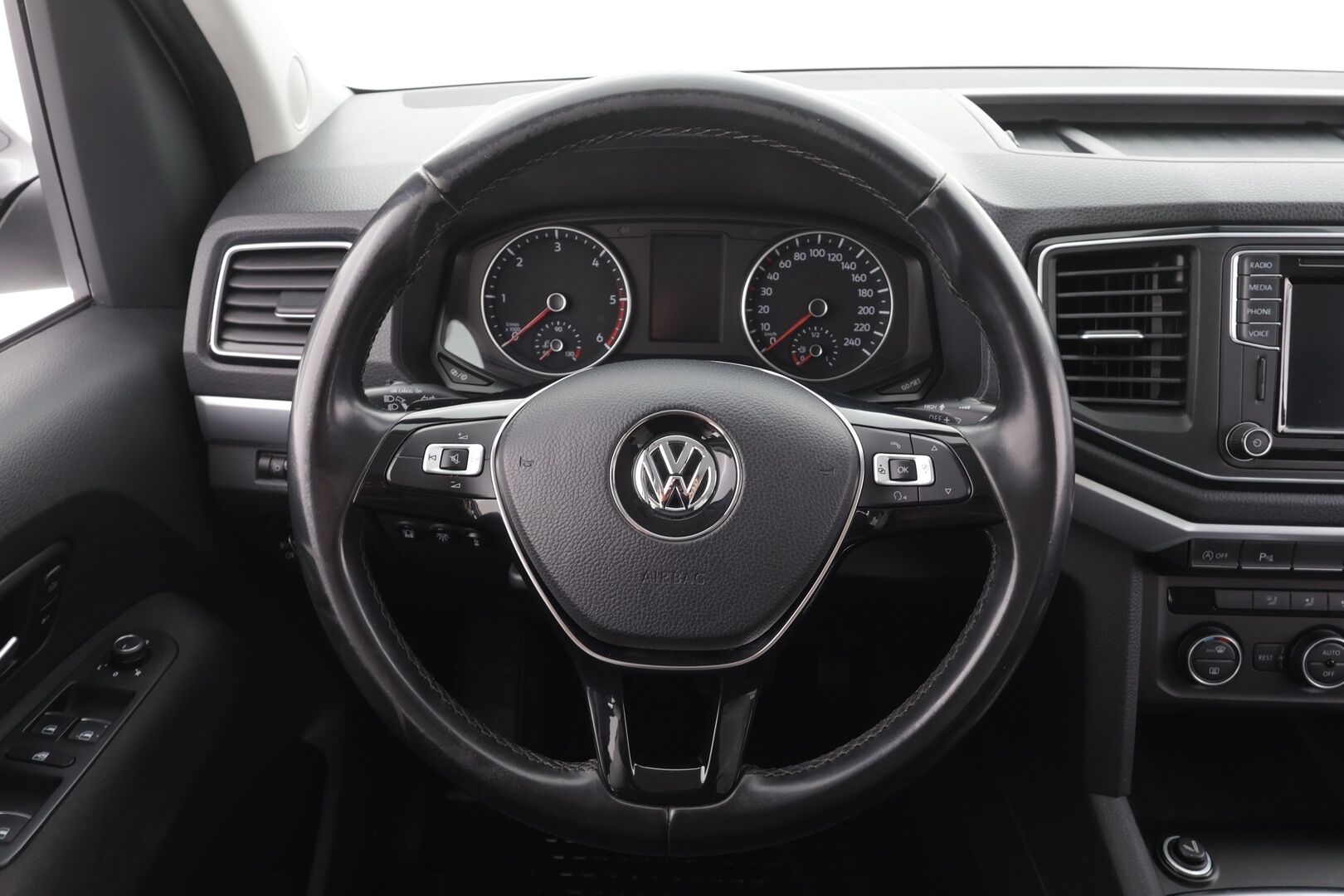 Volkswagen Amarok 2018 DC 3080 -->3300kg Highline 3,0 TDI 150kW 4MOTION 3300kg ilman takaistuimia - *Vakkari | Webasto | Koukku | P.kamera | Suomi-auto | Kattavat huollot | Karjapuskuri*