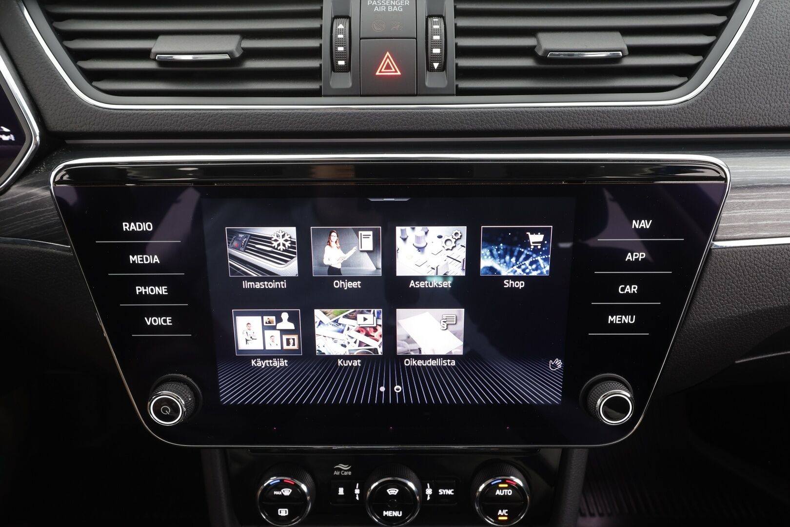 Skoda Superb 2021 Combi 1,5 TSI ACT Style DSG Autom. - | ACC | Webasto | Koukku | Muistipenkit | Matrix-LED | Canton | Keyless | Puolinahat | Apple&Android | Suomi-auto | Kahdet Renkaat |