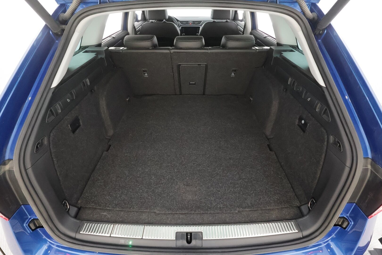 Skoda Superb 2021 Combi 1,5 TSI ACT Style DSG Autom. - | ACC | Webasto | Koukku | Muistipenkit | Matrix-LED | Canton | Keyless | Puolinahat | Apple&Android | Suomi-auto | Kahdet Renkaat |
