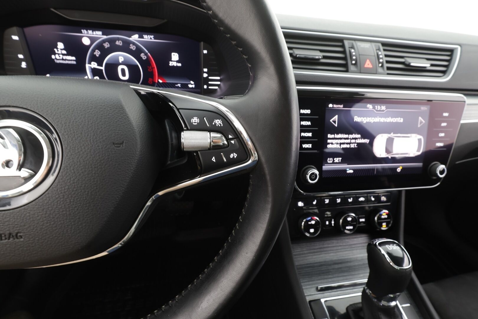 Skoda Superb 2021 Combi 1,5 TSI ACT Style DSG Autom. - | ACC | Webasto | Koukku | Muistipenkit | Matrix-LED | Canton | Keyless | Puolinahat | Apple&Android | Suomi-auto | Kahdet Renkaat |