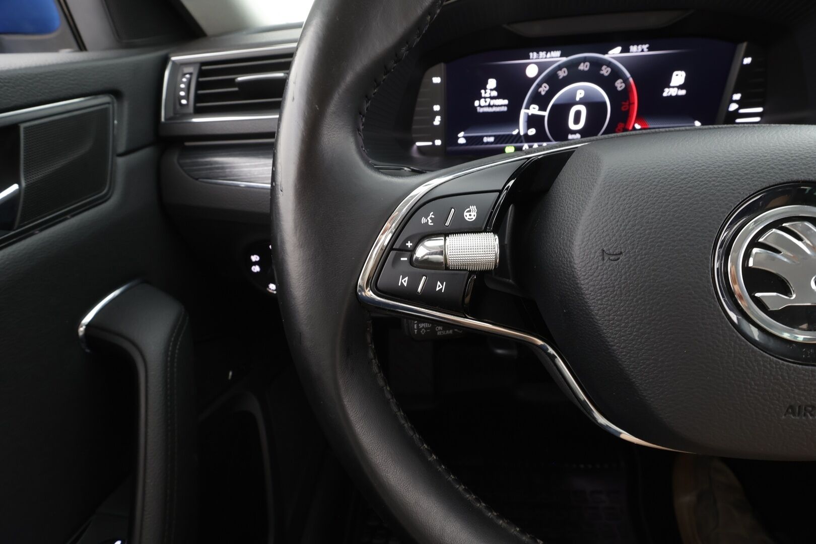 Skoda Superb 2021 Combi 1,5 TSI ACT Style DSG Autom. - | ACC | Webasto | Koukku | Muistipenkit | Matrix-LED | Canton | Keyless | Puolinahat | Apple&Android | Suomi-auto | Kahdet Renkaat |
