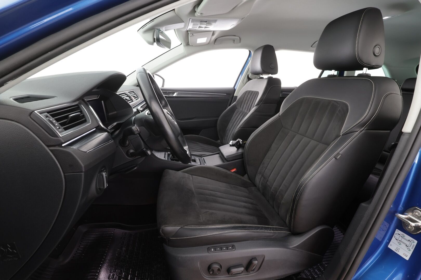 Skoda Superb 2021 Combi 1,5 TSI ACT Style DSG Autom. - | ACC | Webasto | Koukku | Muistipenkit | Matrix-LED | Canton | Keyless | Puolinahat | Apple&Android | Suomi-auto | Kahdet Renkaat |
