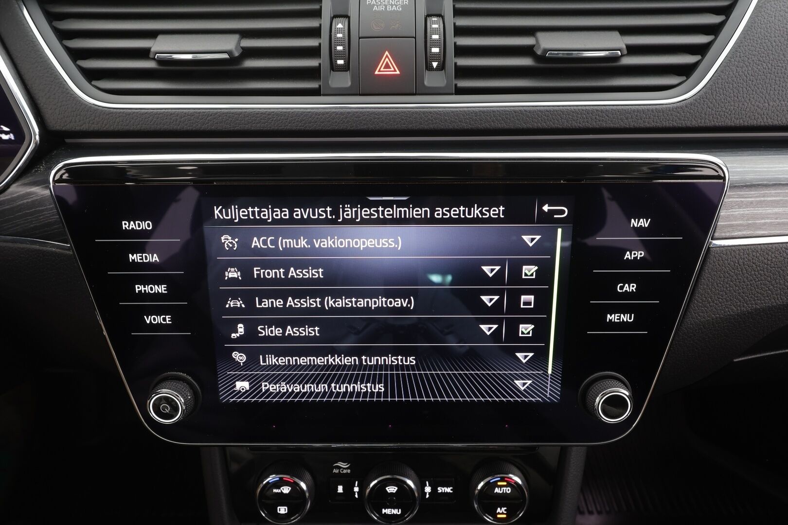 Skoda Superb 2021 Combi 1,5 TSI ACT Style DSG Autom. - | ACC | Webasto | Koukku | Muistipenkit | Matrix-LED | Canton | Keyless | Puolinahat | Apple&Android | Suomi-auto | Kahdet Renkaat |