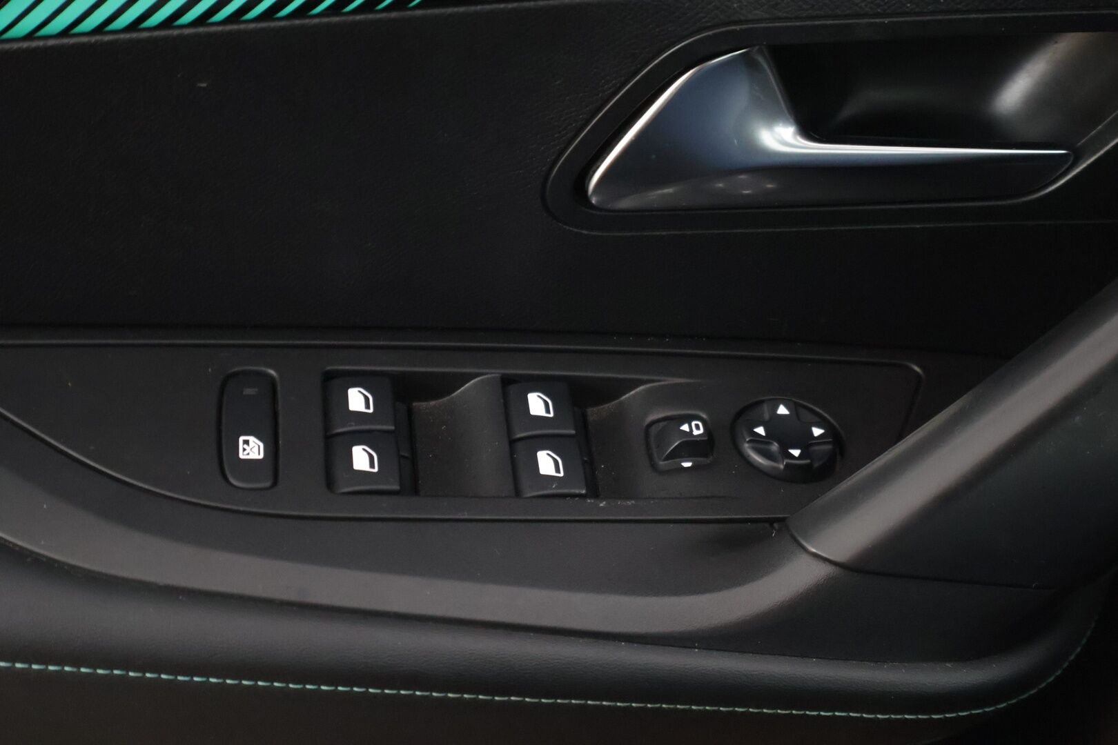 Peugeot 2008 2021 Allure Pack 210 Anniversary PureTech 130 EAT8-automaatti