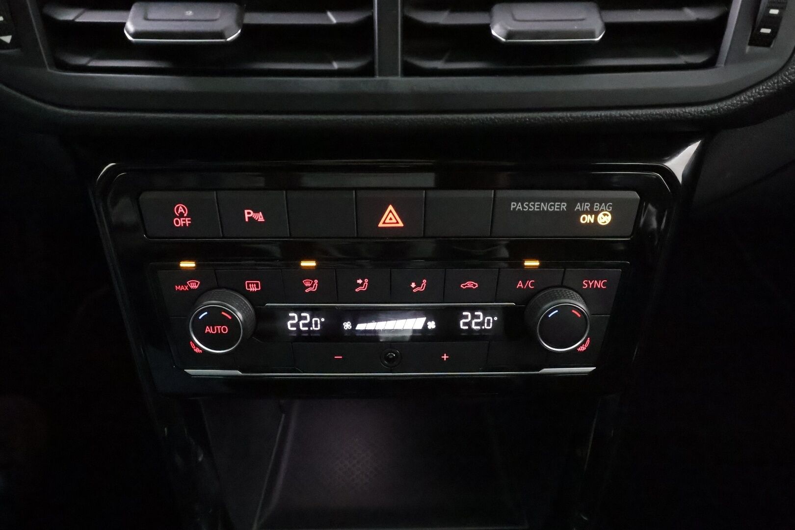 Volkswagen T-Cross 2021 R-Line 1,5 TSI 110 kW DSG * ACC / LED / Beats / Appconnect / keyless / P.Kamera * - 1.Om Suomi-auto / Kahdet renkaat