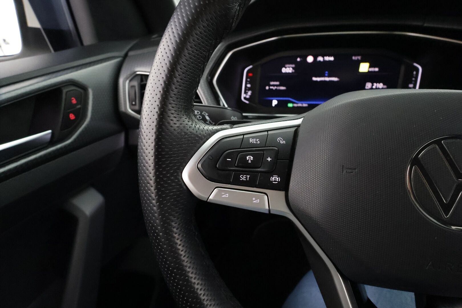 Volkswagen T-Cross 2021 R-Line 1,5 TSI 110 kW DSG * ACC / LED / Beats / Appconnect / keyless / P.Kamera * - 1.Om Suomi-auto / Kahdet renkaat