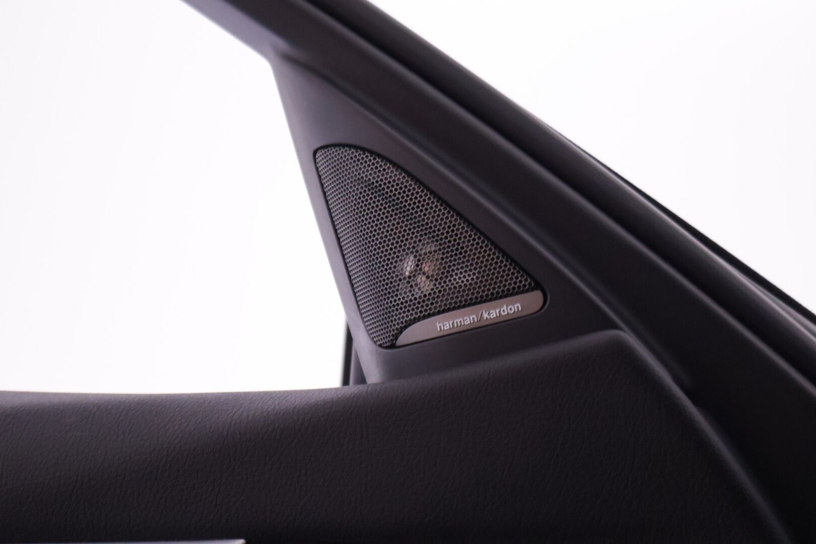 BMW 330 2016 e iPerformance - | ACC | Harman/Kardon | Konjakit Sähkösäädöillä | Kuskilla Muisti | Ambient Light | Adaptive LED | Kaistavahti | BLIS | KeyLess | P.Kamera | 360 Tutkanäkymä | 