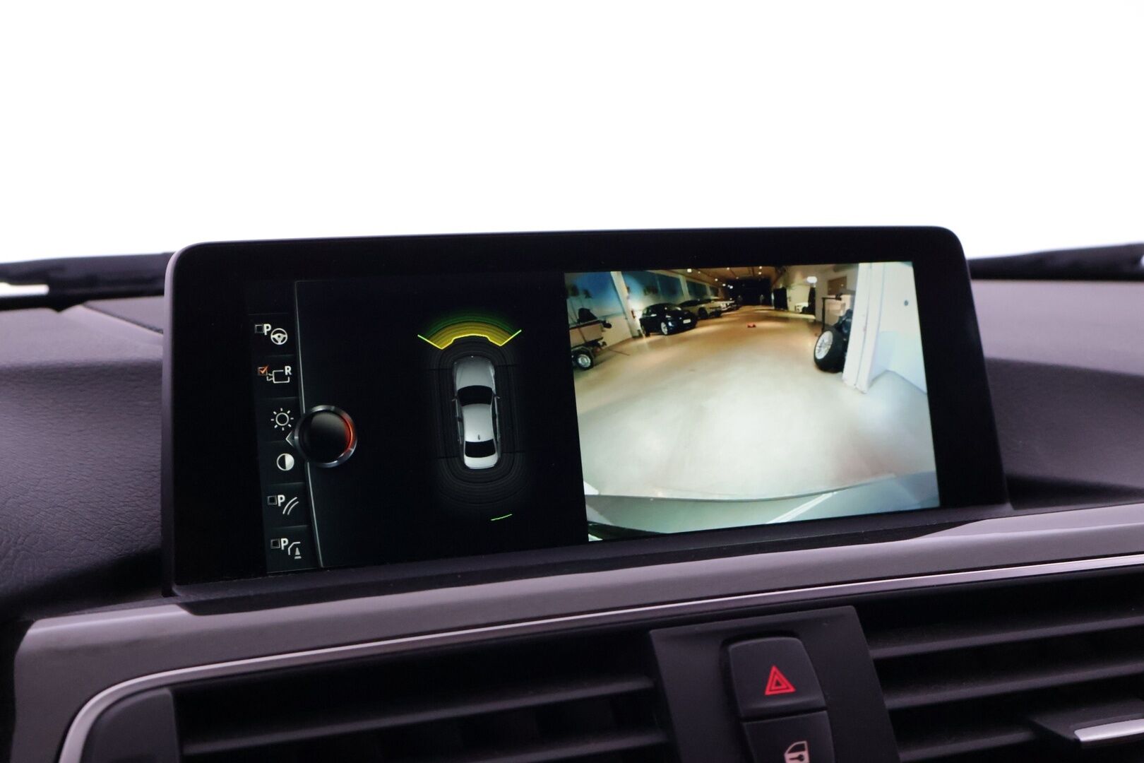 BMW 330 2016 e iPerformance - | ACC | Harman/Kardon | Konjakit Sähkösäädöillä | Kuskilla Muisti | Ambient Light | Adaptive LED | Kaistavahti | BLIS | KeyLess | P.Kamera | 360 Tutkanäkymä | 