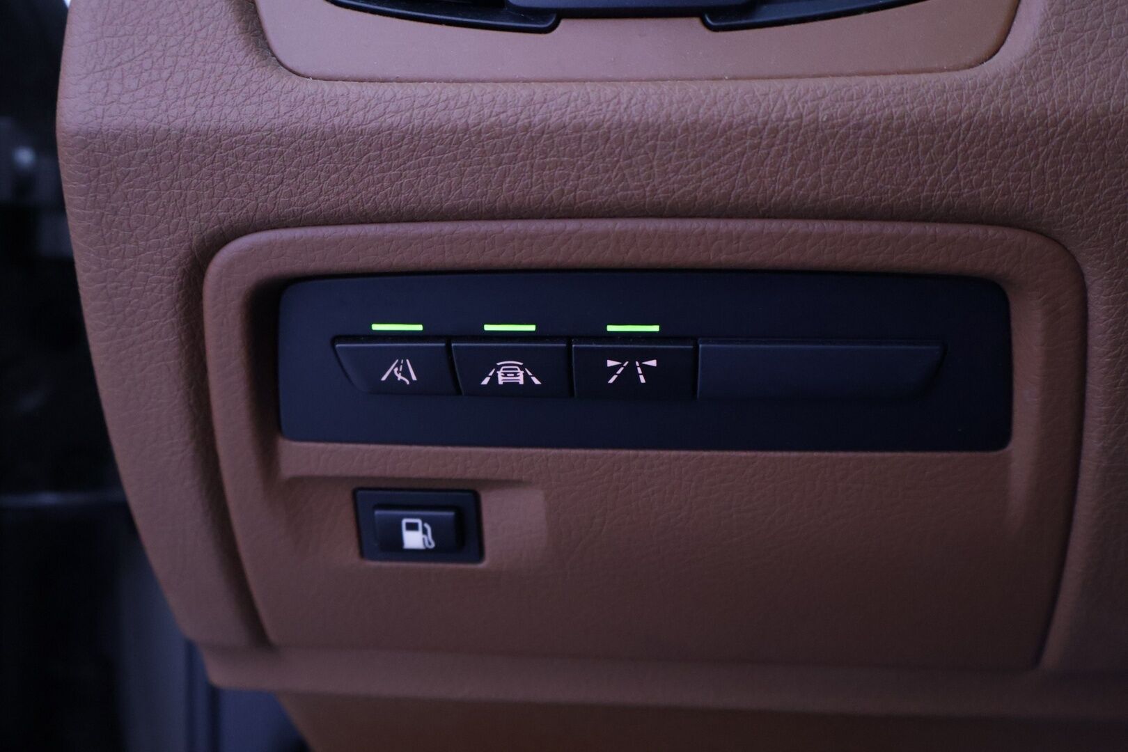 BMW 330 2016 e iPerformance - | ACC | Harman/Kardon | Konjakit Sähkösäädöillä | Kuskilla Muisti | Ambient Light | Adaptive LED | Kaistavahti | BLIS | KeyLess | P.Kamera | 360 Tutkanäkymä | 