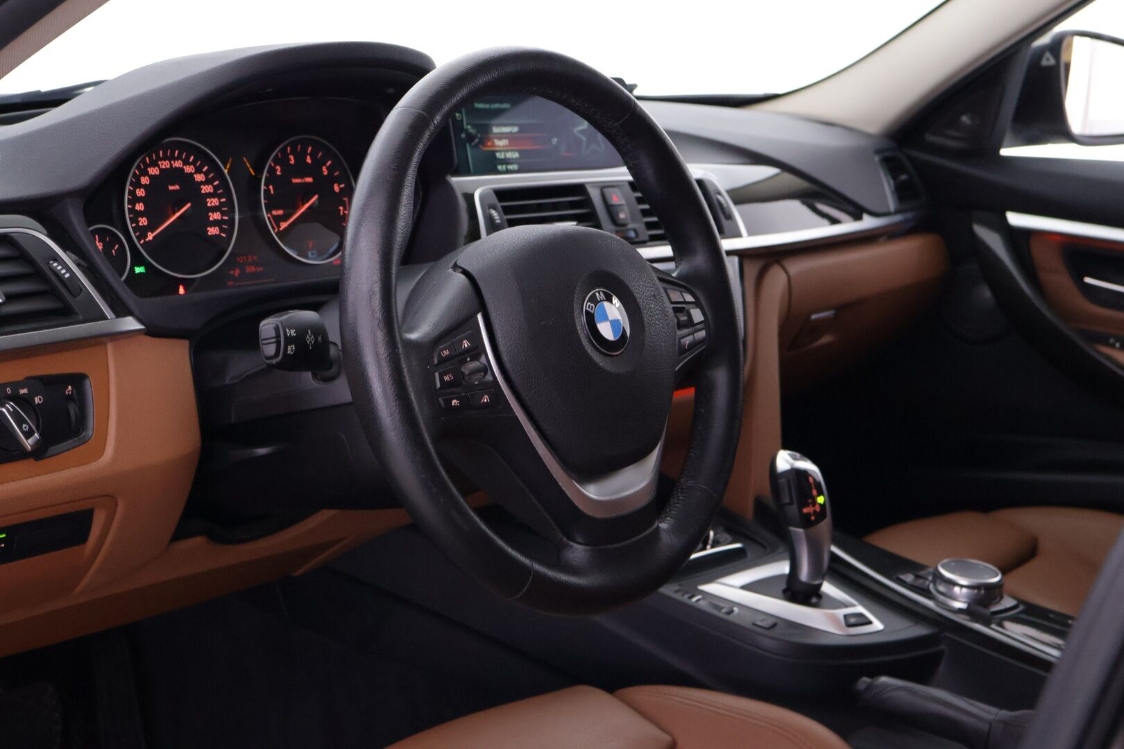 BMW 330 2016 e iPerformance - | ACC | Harman/Kardon | Konjakit Sähkösäädöillä | Kuskilla Muisti | Ambient Light | Adaptive LED | Kaistavahti | BLIS | KeyLess | P.Kamera | 360 Tutkanäkymä | 