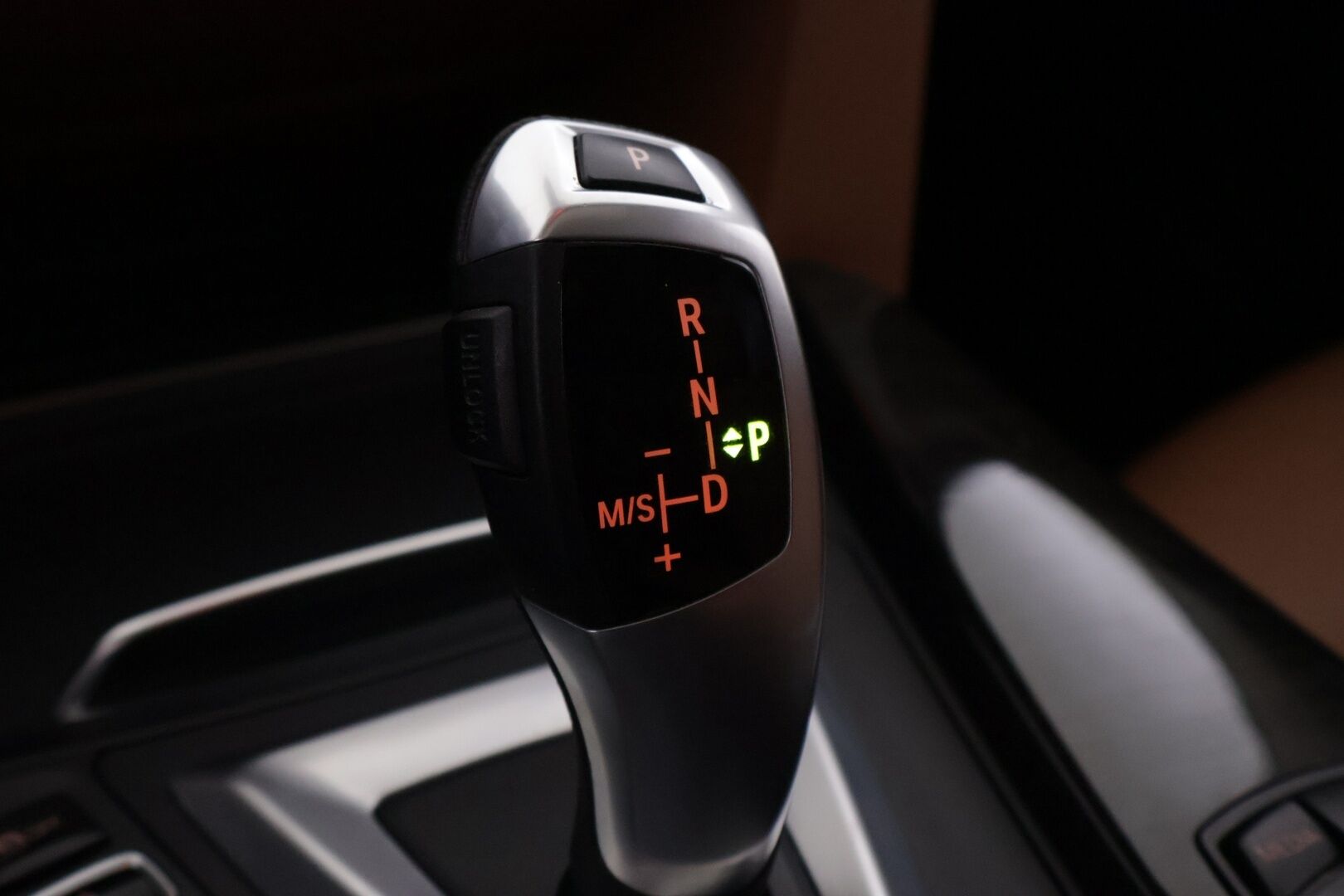 BMW 330 2016 e iPerformance - | ACC | Harman/Kardon | Konjakit Sähkösäädöillä | Kuskilla Muisti | Ambient Light | Adaptive LED | Kaistavahti | BLIS | KeyLess | P.Kamera | 360 Tutkanäkymä | 
