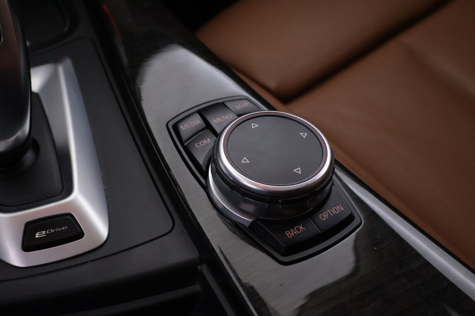 BMW 330 2016 e iPerformance - | ACC | Harman/Kardon | Konjakit Sähkösäädöillä | Kuskilla Muisti | Ambient Light | Adaptive LED | Kaistavahti | BLIS | KeyLess | P.Kamera | 360 Tutkanäkymä | 