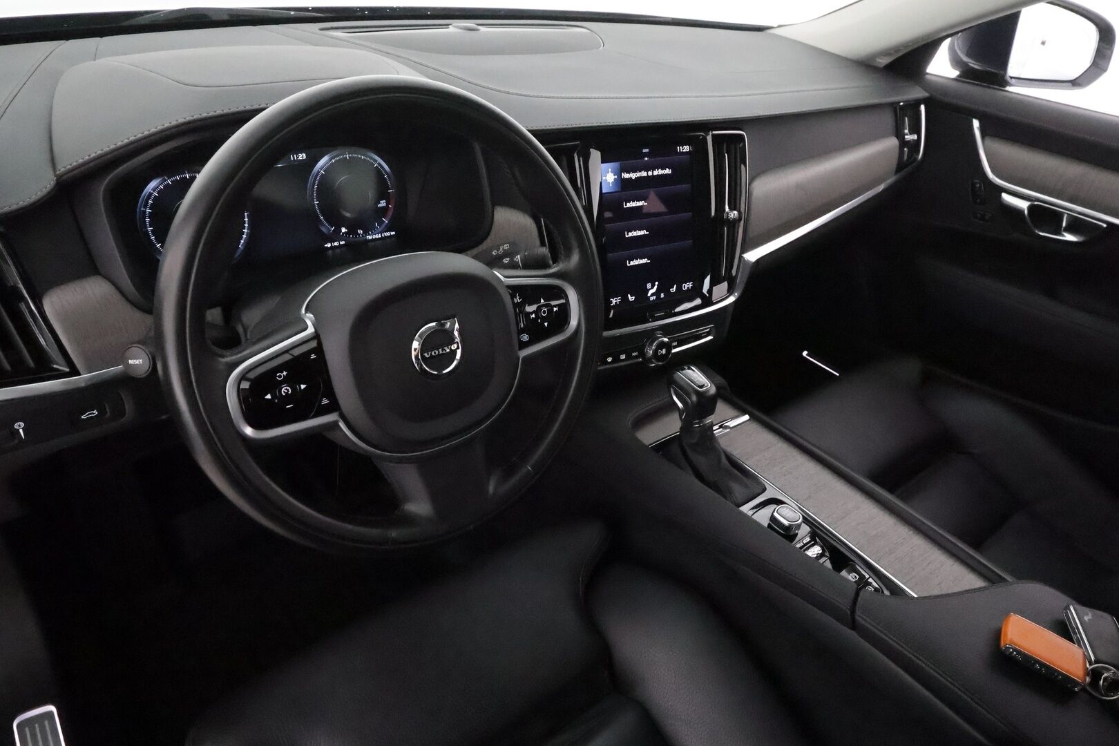 Volvo V90 2021 D3 Business Inscription Edition aut **Webasto / Koukku / Adapt.Vakkari / P.kamera / LED-valot / Sporttinahat Muistilla** - 3,99 % KORKOTARJOUS TÄHÄN AUTOON - 1-om Suomi-auto / Kahdet Renkaat