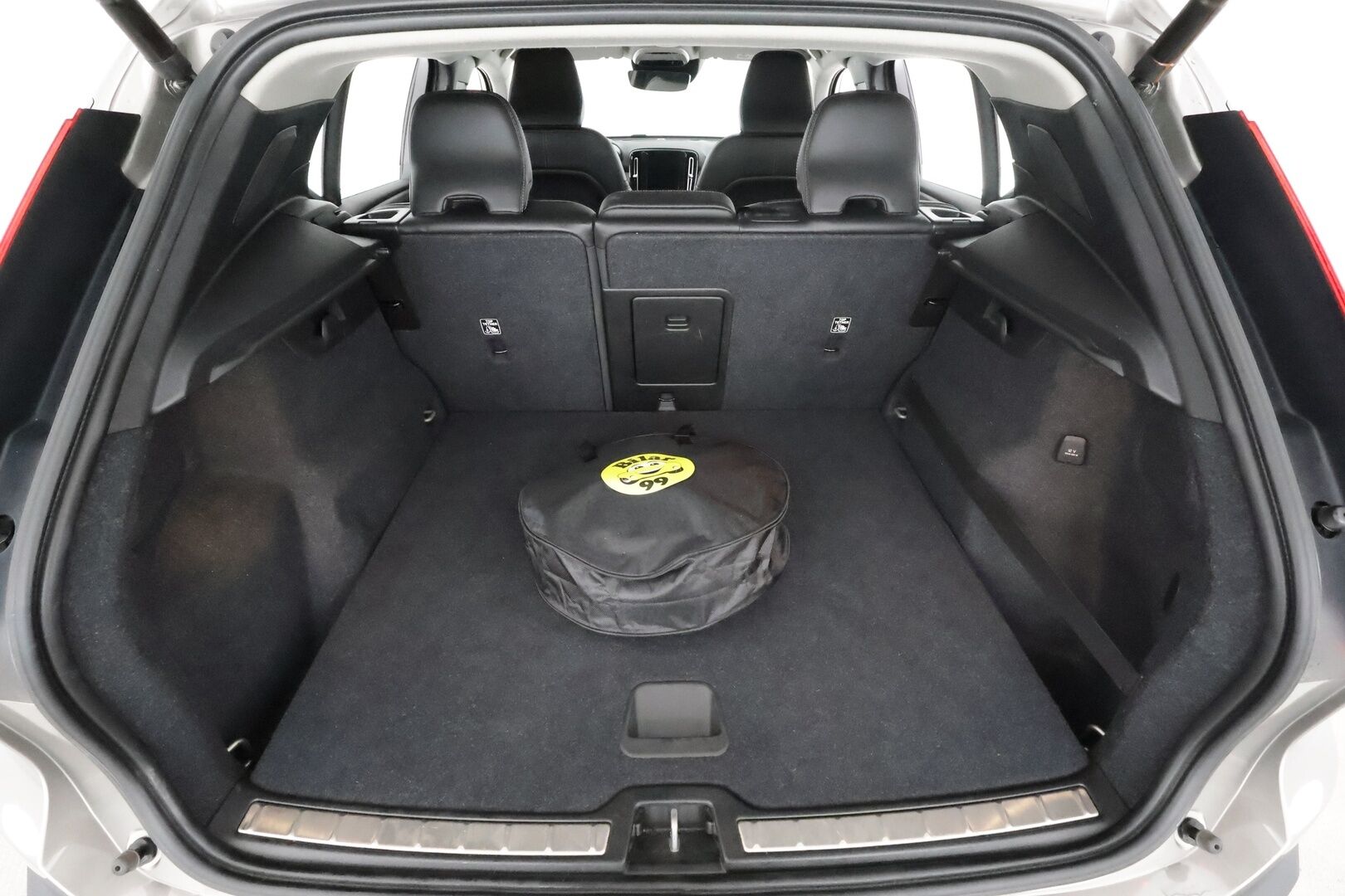 Volvo XC40 2021 T5 TwE Inscription aut * Webasto / Harman&Kardon / Adapt.Vakkari / Peruutuskamera / Sporttinahat / LED / Navi / KeyLess - Suomi-auto / 2x Latauskaapelit / Kahdet renkaat / Merkkihuollot / Supervarusteet!