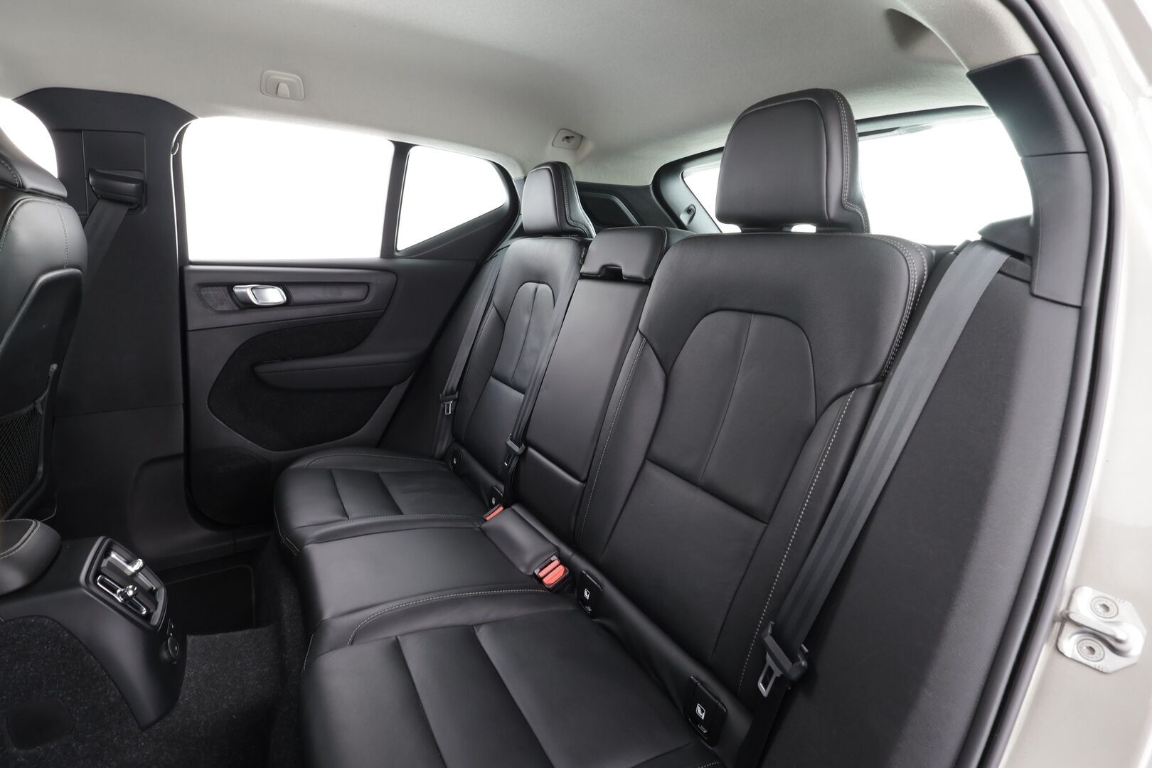 Volvo XC40 2021 T5 TwE Inscription aut * Webasto / Harman&Kardon / Adapt.Vakkari / Peruutuskamera / Sporttinahat / LED / Navi / KeyLess - Suomi-auto / 2x Latauskaapelit / Kahdet renkaat / Merkkihuollot / Supervarusteet!